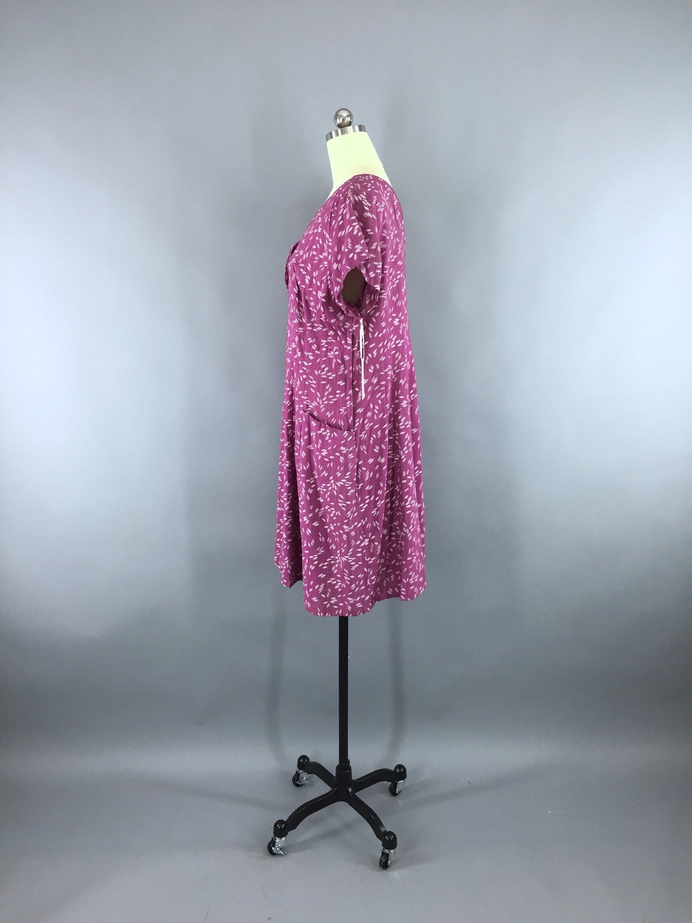 Vintage 1940s Day Dress / Purple Novelty Print Cotton - ThisBlueBird
