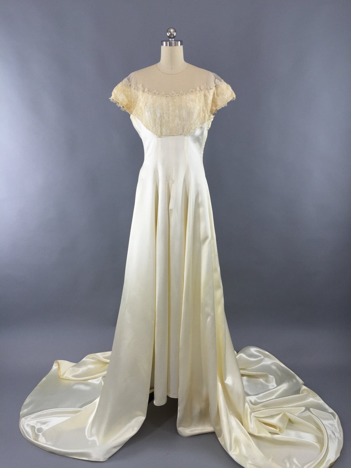 Vintage 1940s Wedding Dress / 40s Bridal Gown / Ivory Liquid Satin –  ThisBlueBird