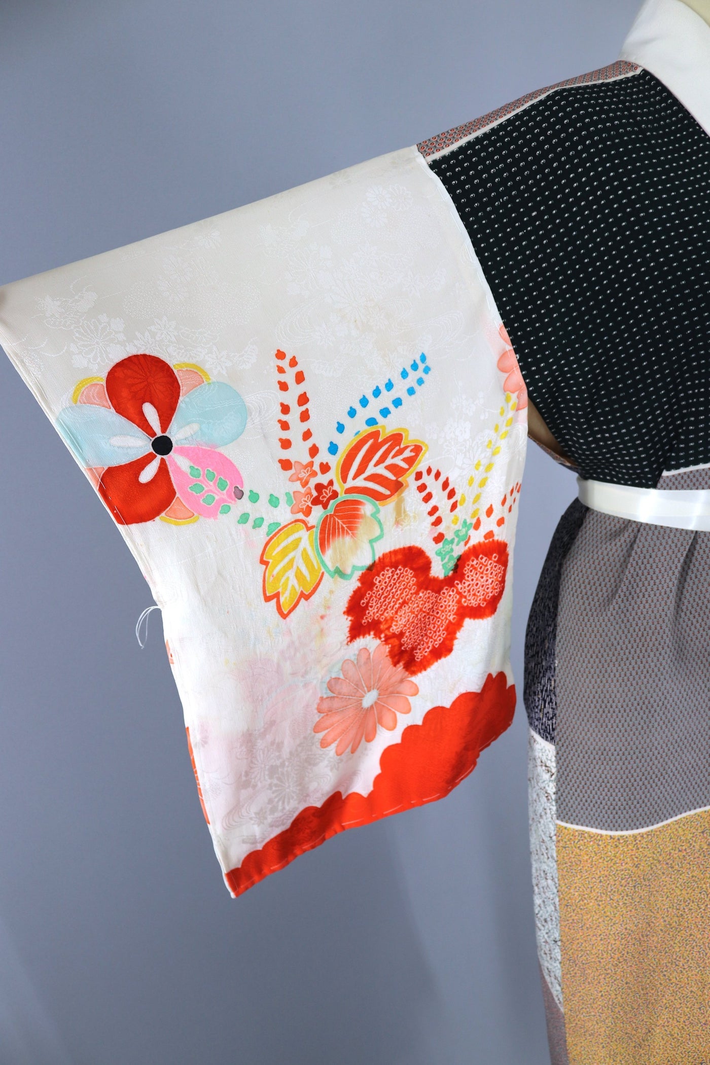 Vintage 1950s Silk Kimono Robe / Grey Tan Floral Print - ThisBlueBird