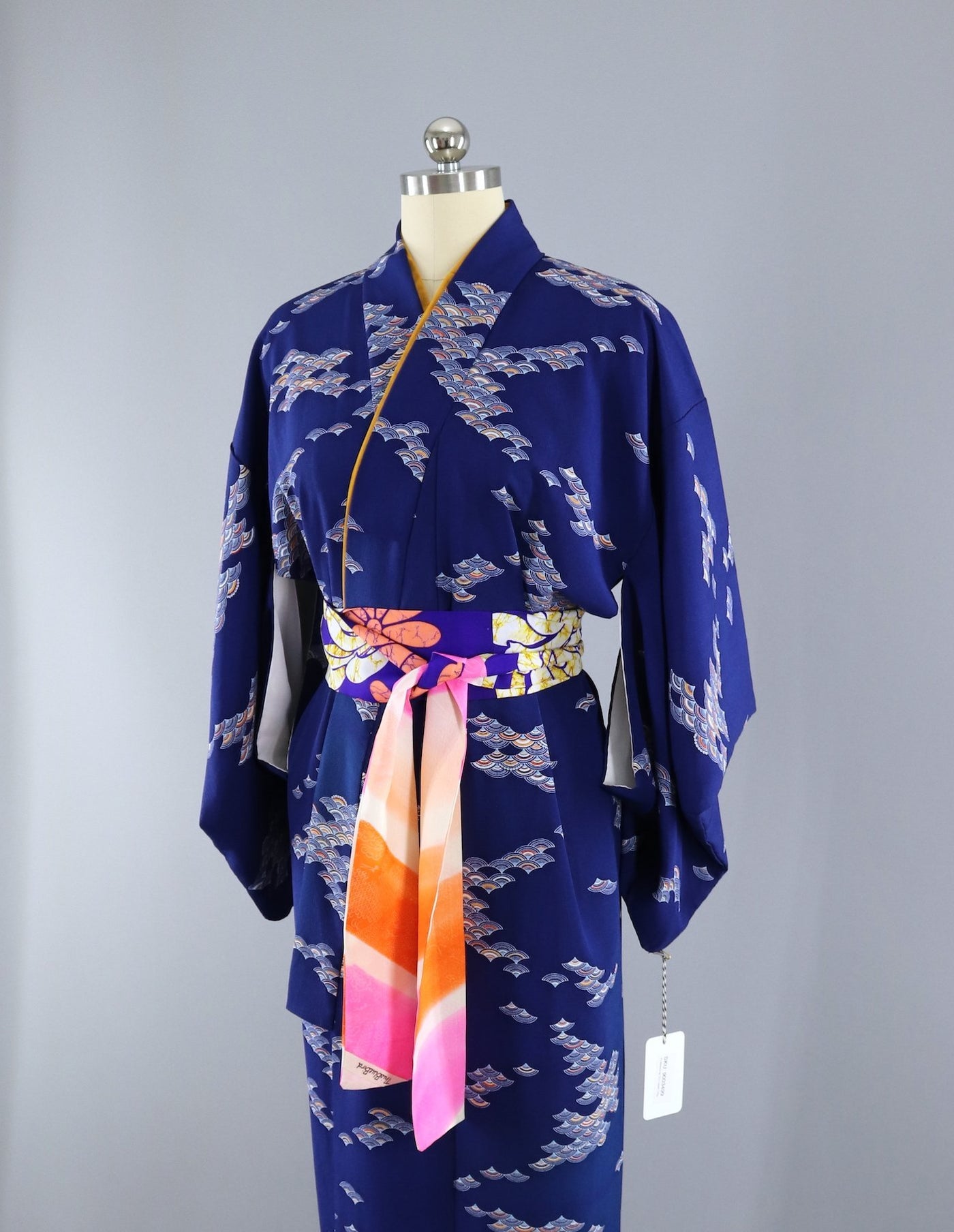 Vintage 1960s Silk Kimono Robe / Blue Segaiha - ThisBlueBird