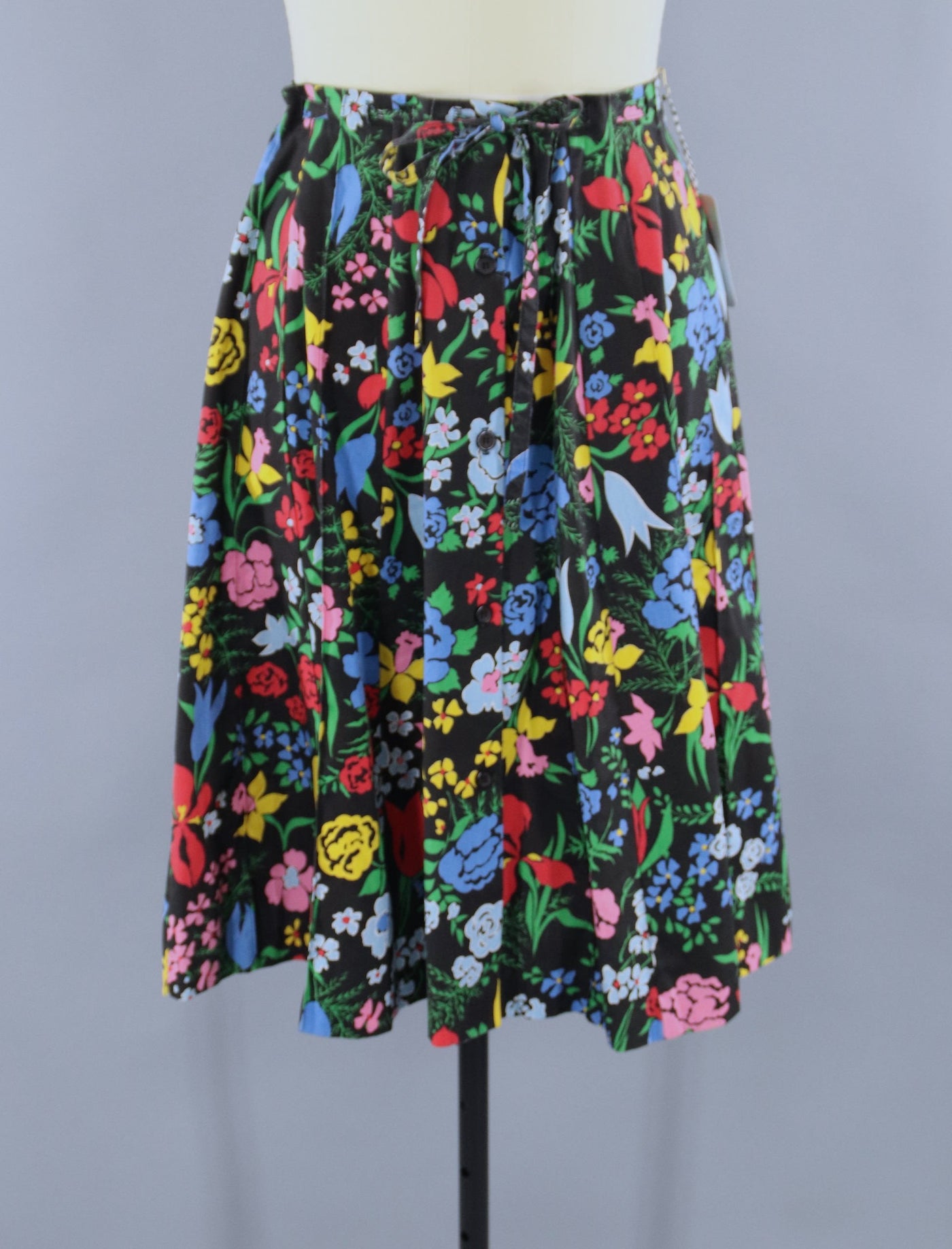 Vintage 1970s Novelty Print Skirt / Black Floral Print - ThisBlueBird