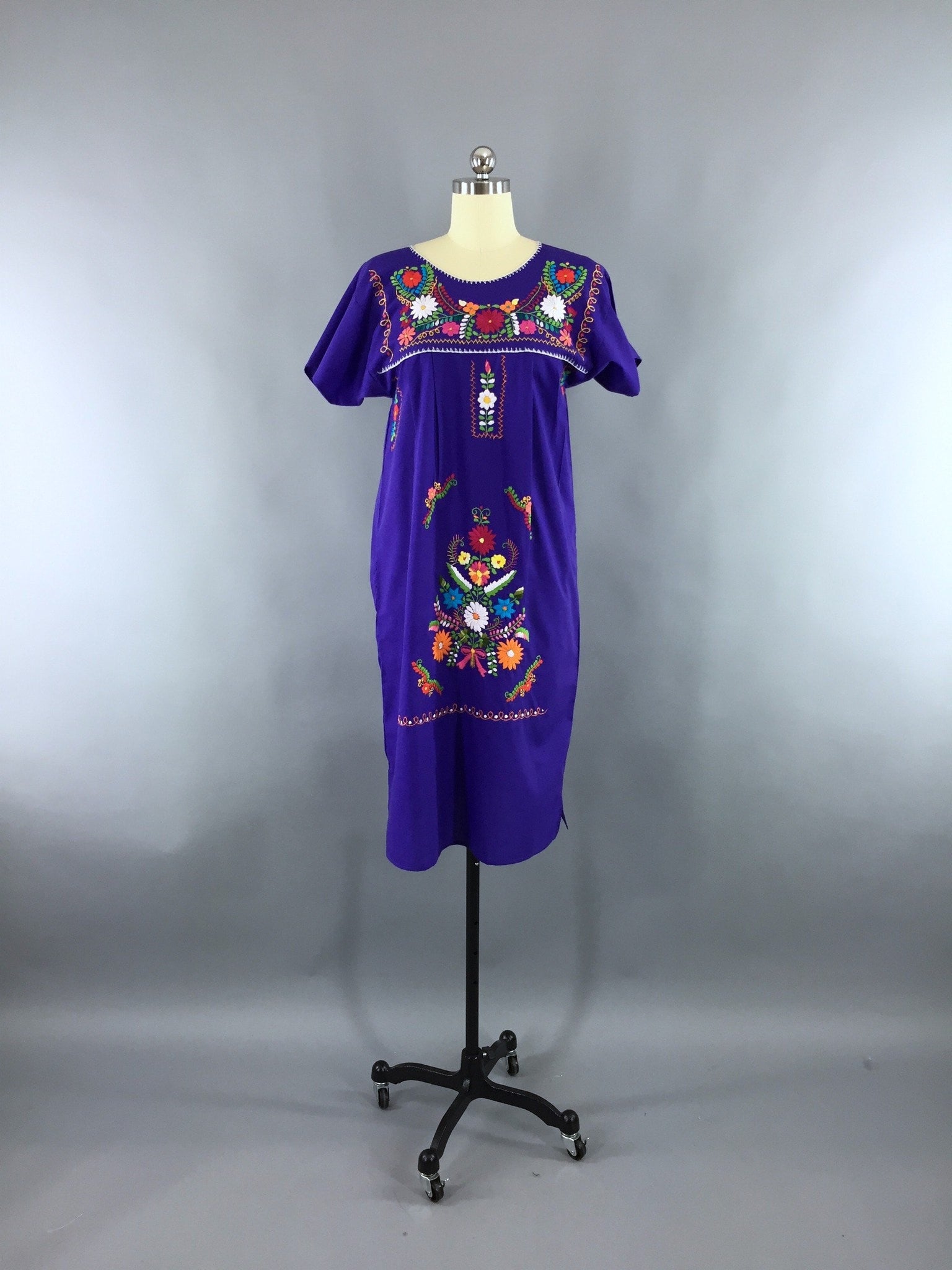 Vintage Mexican Dress / Oaxacan Embroidered Caftan ThisBlueBird Vintage Mexican Dress / Oaxacan Embroidered Caftan ThisBlueBird