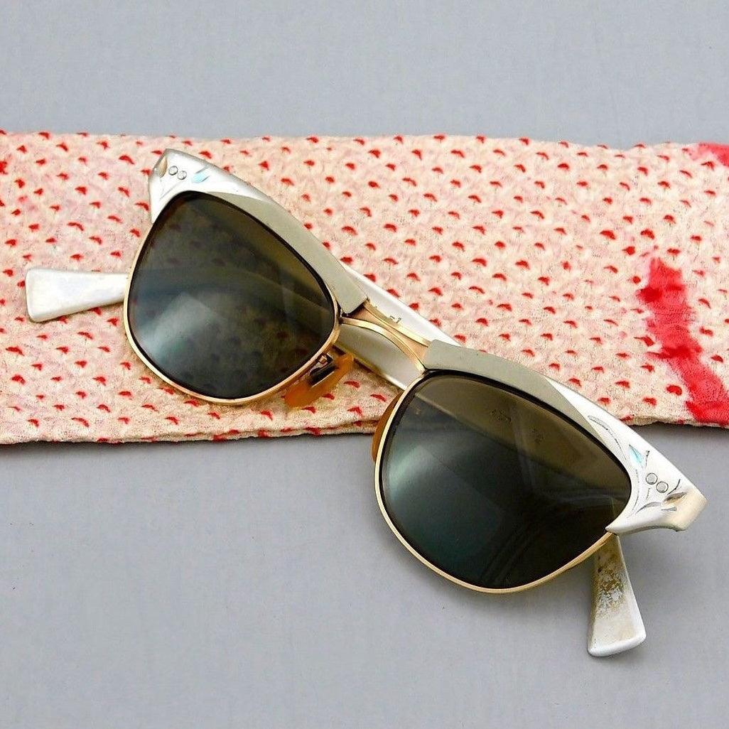 Top 5 Vintage Accessories to Elevate Any Outfit-ThisBlueBird