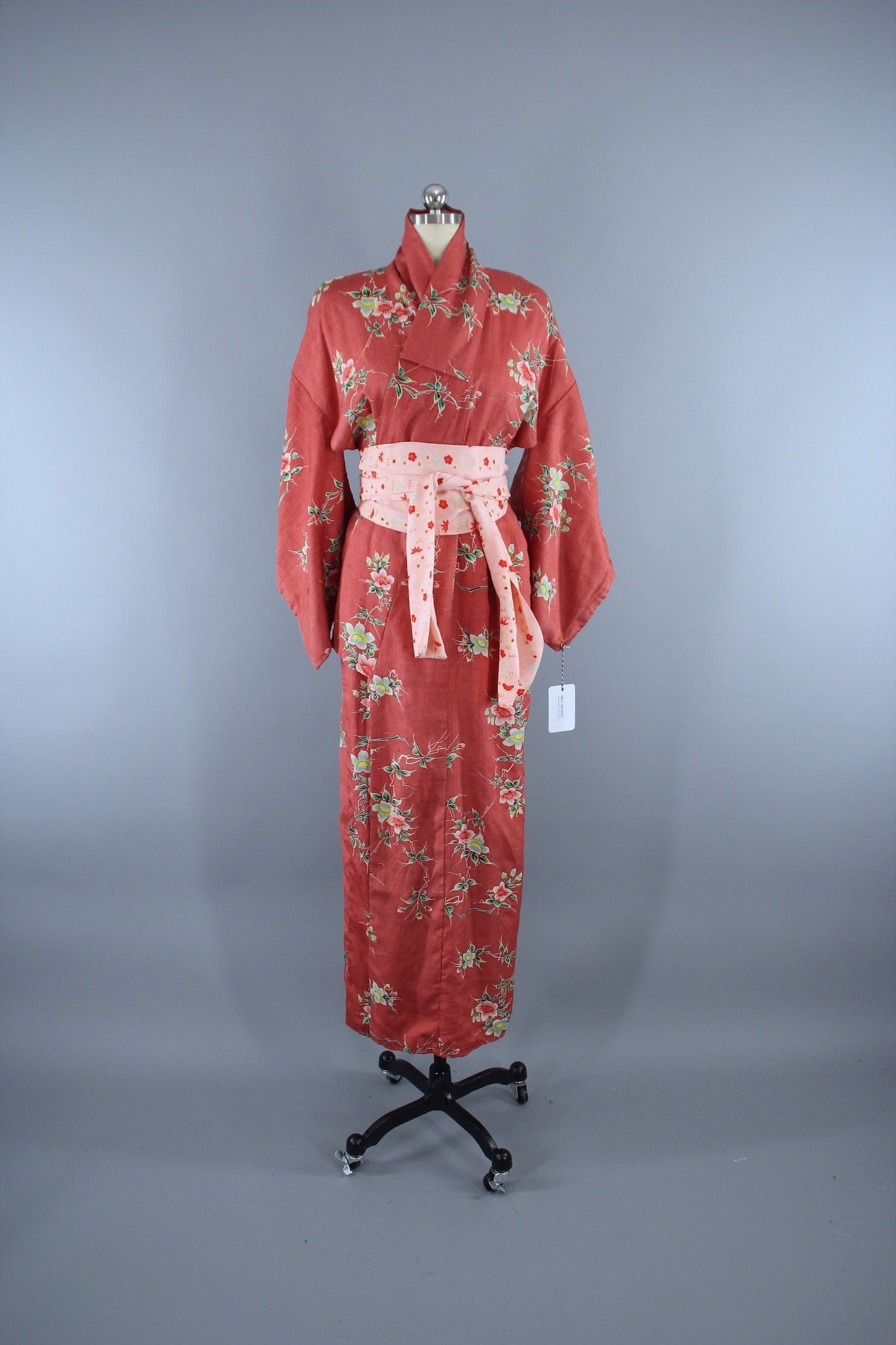 1920s - 1930s Vintage Silk Kimono Robe / Coral Pink Floral Print - ThisBlueBird