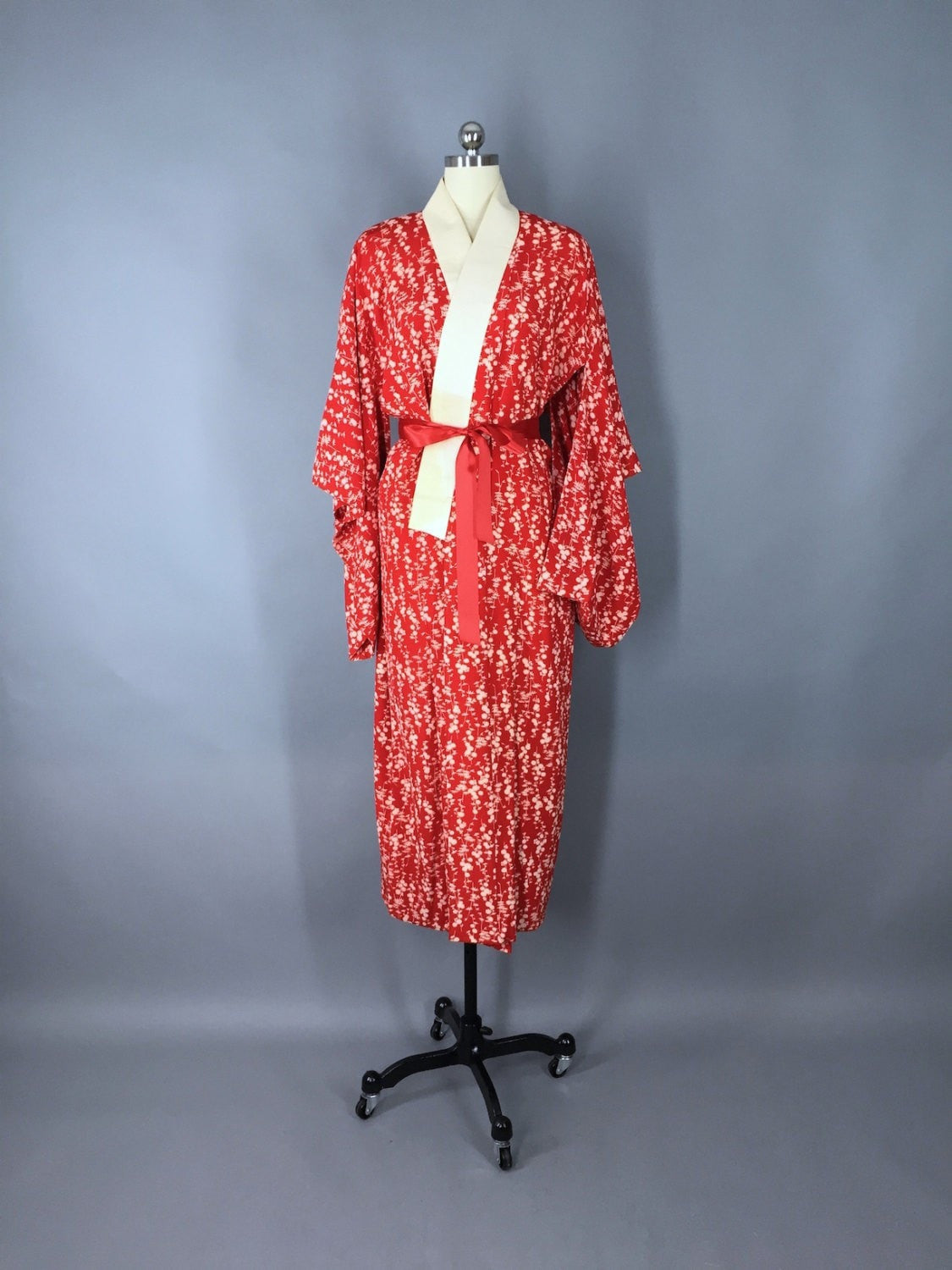 1920s-1930s Vintage Silk Kimono Robe / Daisy Chains - ThisBlueBird