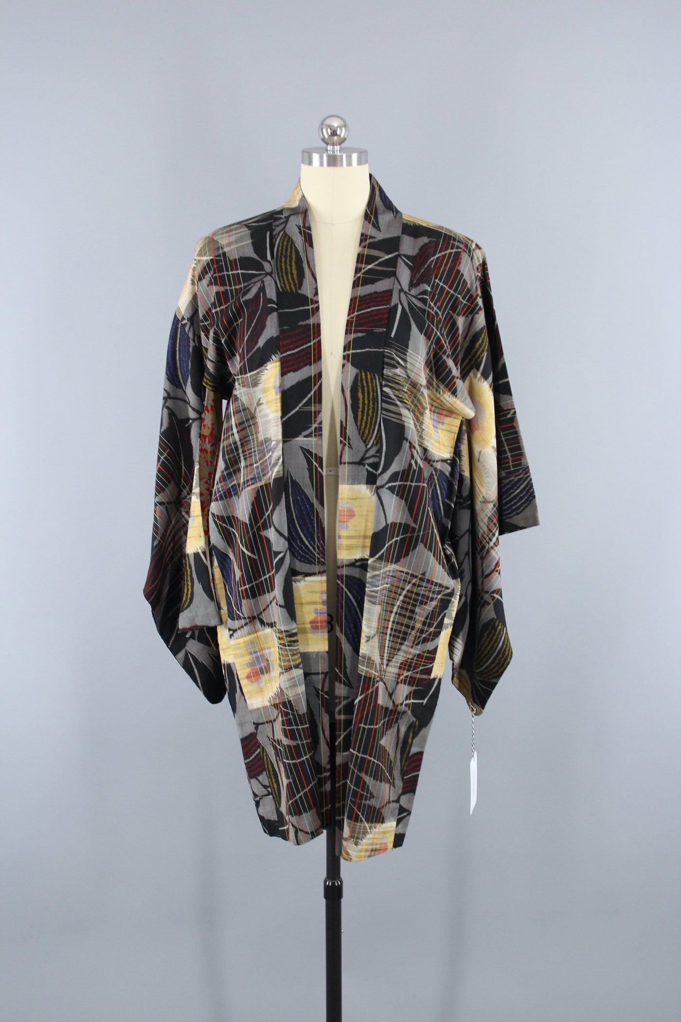 1920s Vintage Silk Haori Kimono Jacket Cardigan / Meisen Black Floral Ikat - ThisBlueBird