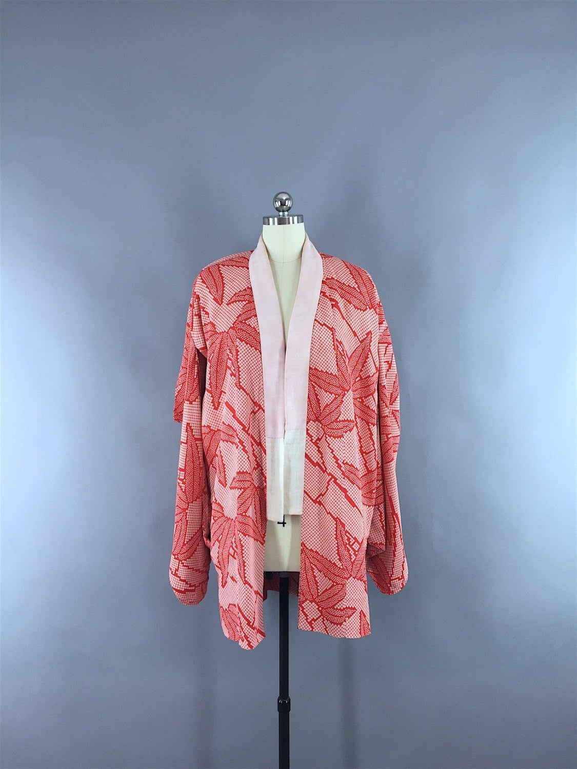 1920s Vintage Silk Kimono Jacket / Silk Haori Kimono Cardigan / Red Shibori Print - ThisBlueBird