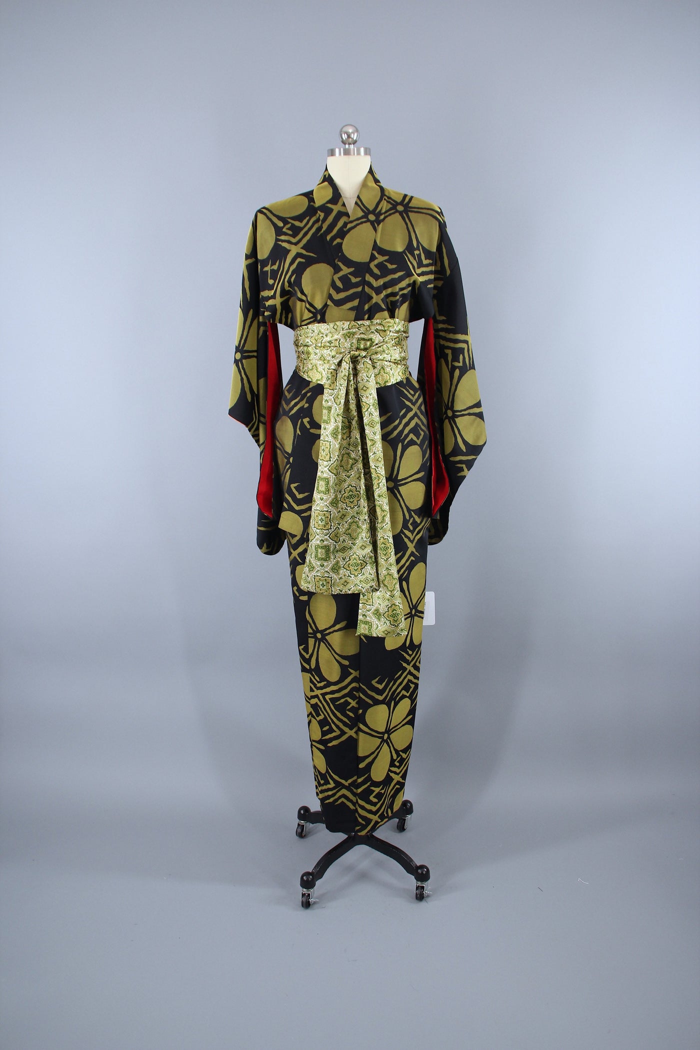1930s Vintage Silk Kimono Robe / Green & Black Omeshi Floral - ThisBlueBird