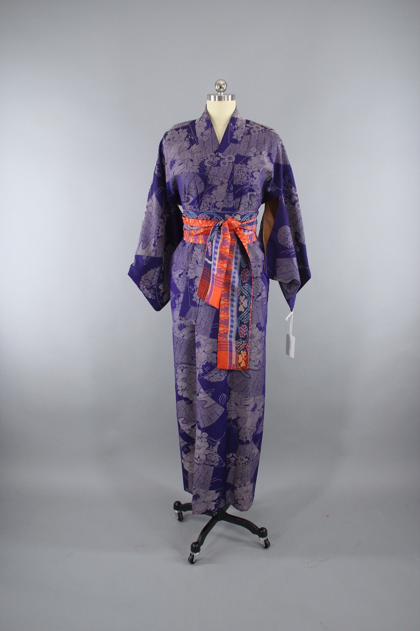 1930s Vintage Silk Kimono Robe in Omeshi Purple and White Floral - ThisBlueBird
