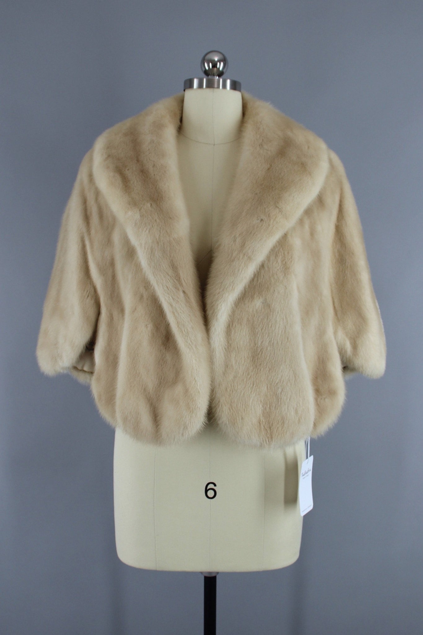 1940s Vintage Blonde Mink Fur Cape - ThisBlueBird