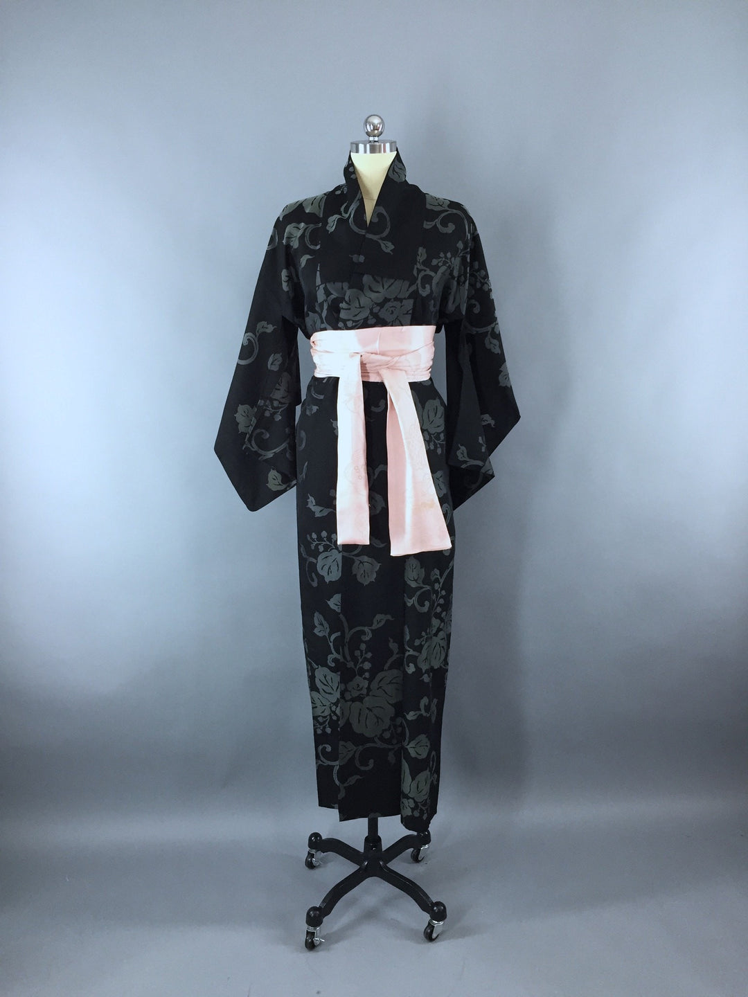 1940s Vintage Kimono Robe in Black &amp; Grey Floral - ThisBlueBird