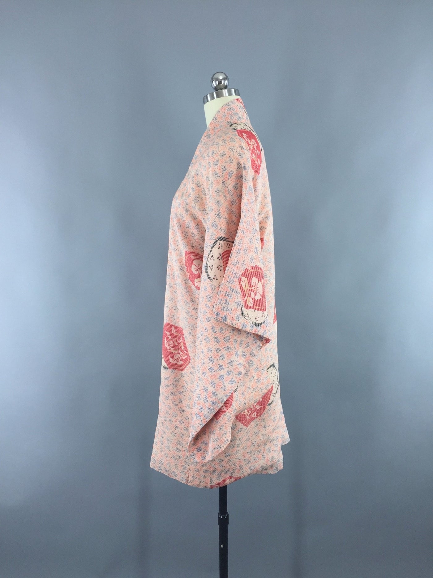 1940s Vintage Rayon Haori Kimono Cardigan with Salmon Pink Ikat Floral ...