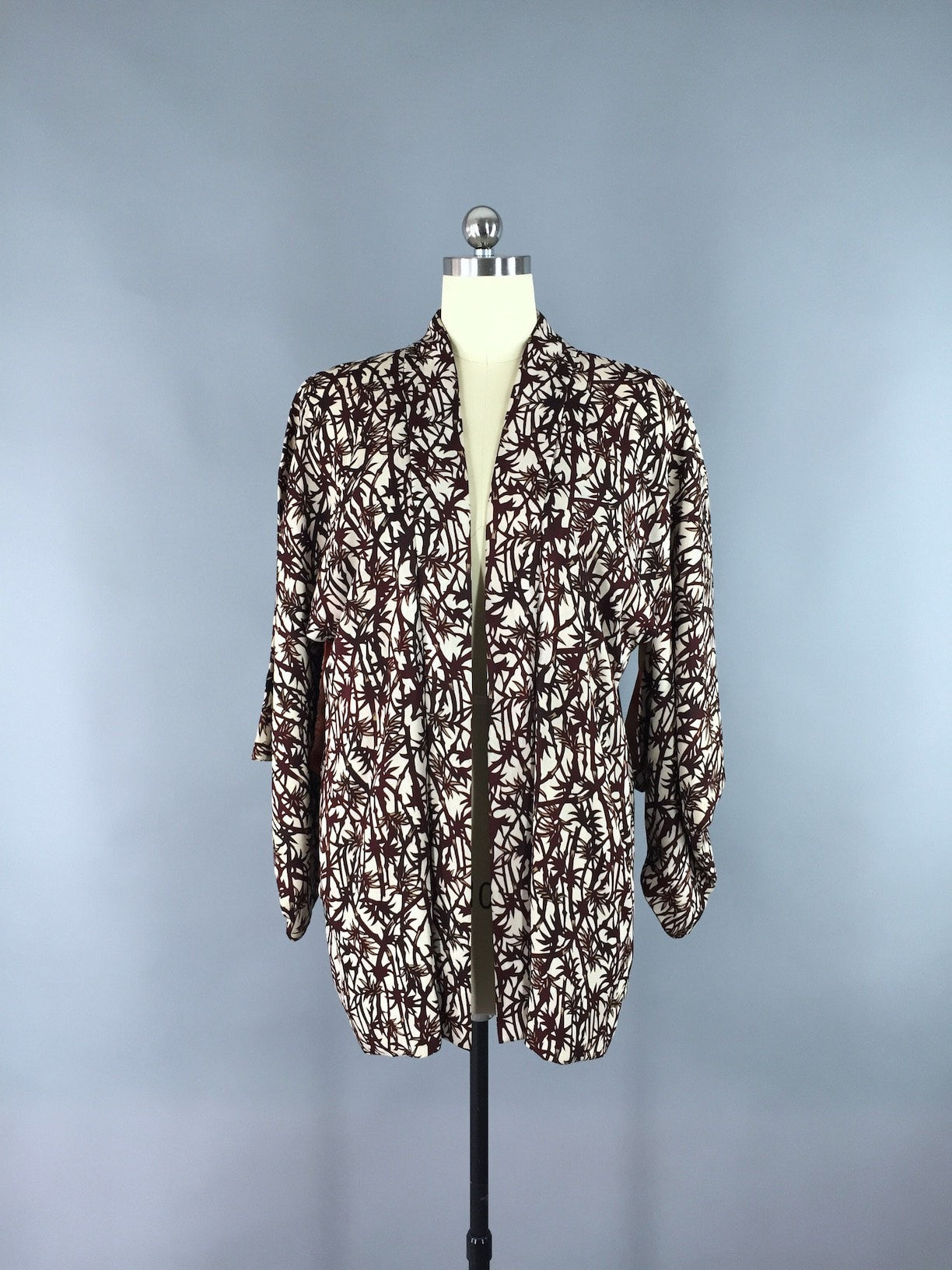 1940s Vintage Silk Haori Kimono Cardigan Jacket in Ivy Floral Print - ThisBlueBird