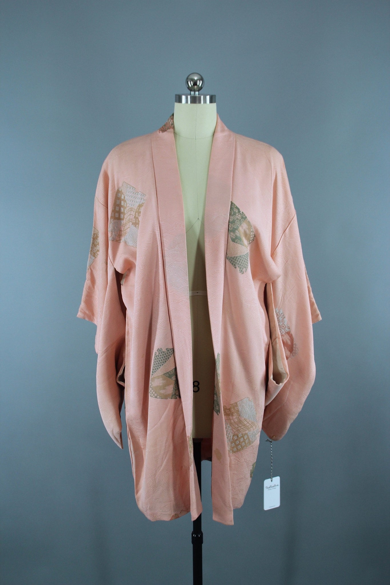 1940s Vintage Silk Haori Kimono Jacket Cardigan / Peach Pink Embroidered Omeshi - ThisBlueBird