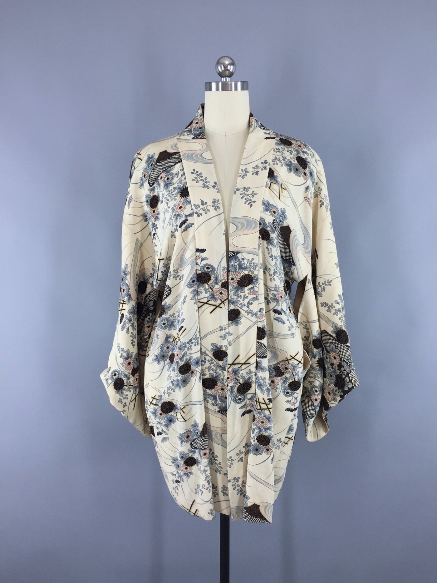 1940s Vintage Silk Haori Kimono Jacket with Ivory Leaves Ferns Print - ThisBlueBird