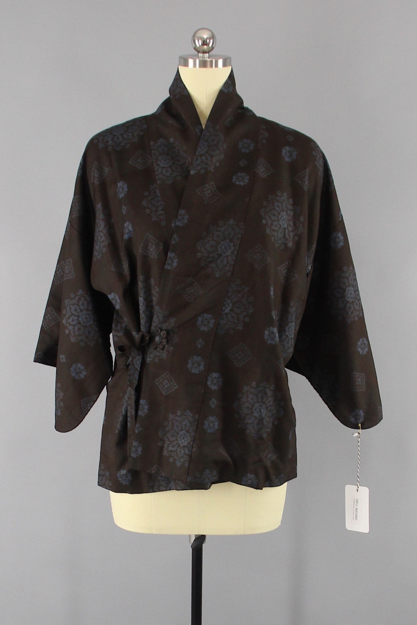 1940s Vintage Silk Kimono Jacket Cardigan / Dochugi Coat / Black Blue Ikat - ThisBlueBird