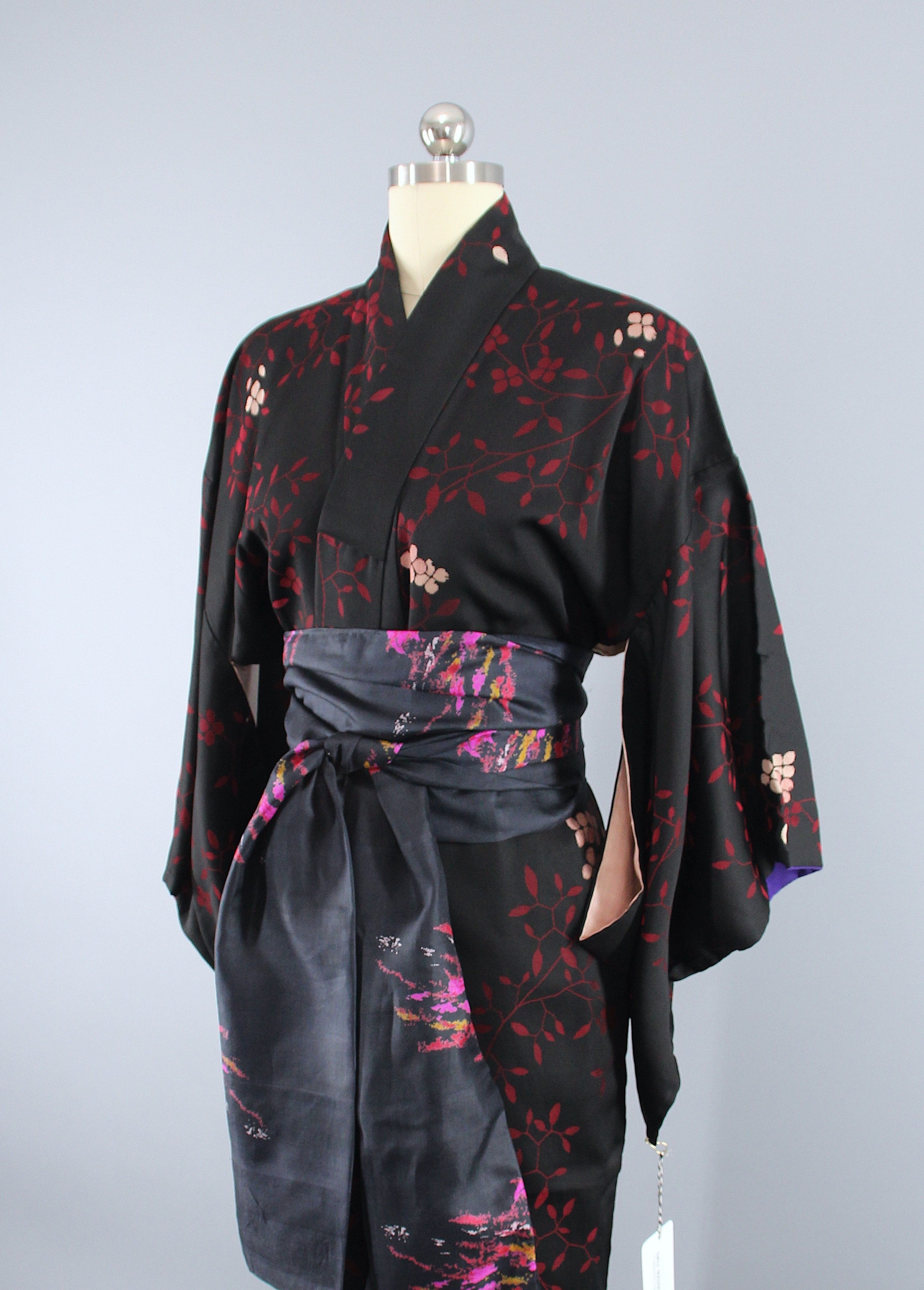 1940s Vintage Silk Kimono Robe / Black & Red Omeshi Floral – ThisBlueBird