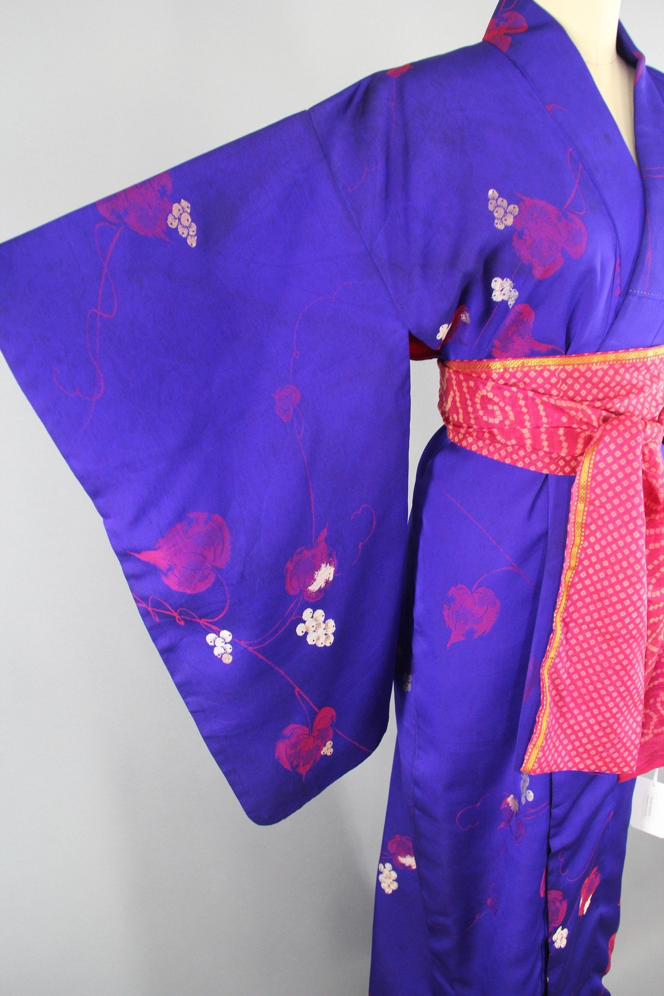 1940s Vintage Silk Kimono Robe / Blue & Pink Omeshi Embroidered Floral Pattern - ThisBlueBird