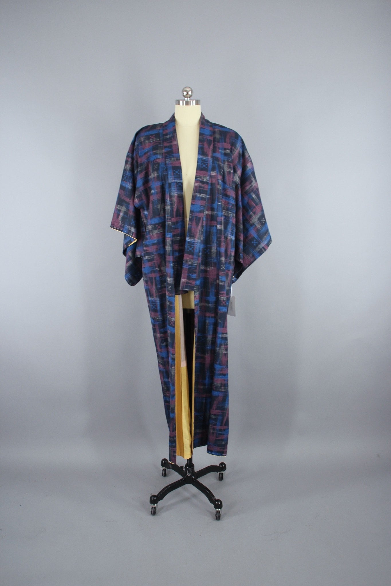 1940s Vintage Silk Kimono Robe / Dark Grey, Blue & Pink Ikat - ThisBlueBird