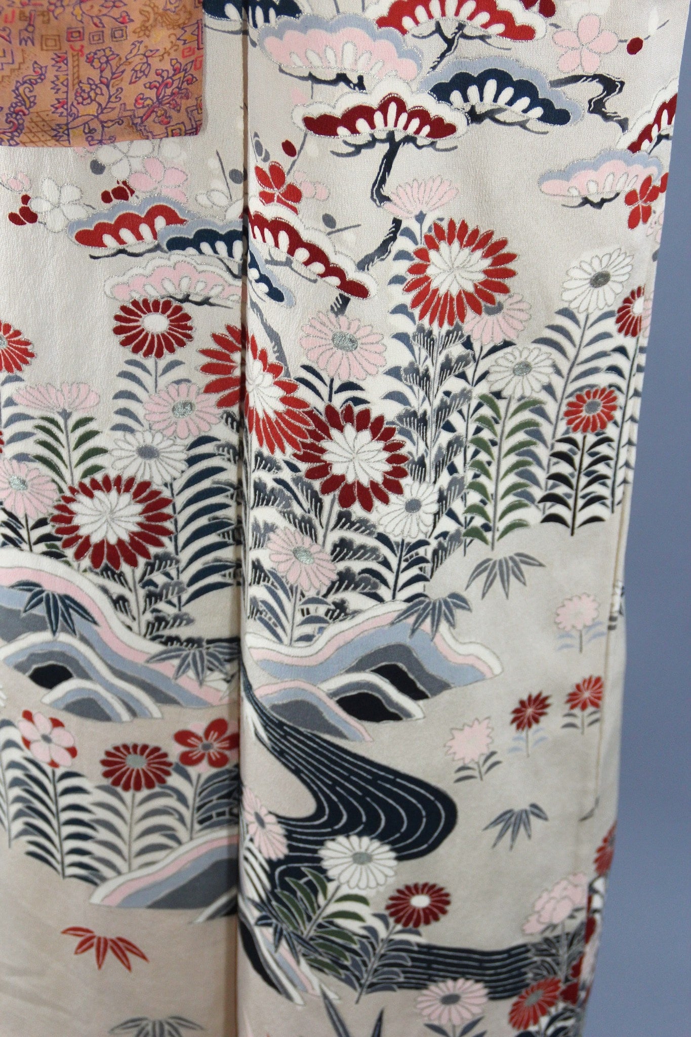 1940s Vintage Silk Kimono Robe in Ivory with an Art Deco Floral Print - ThisBlueBird