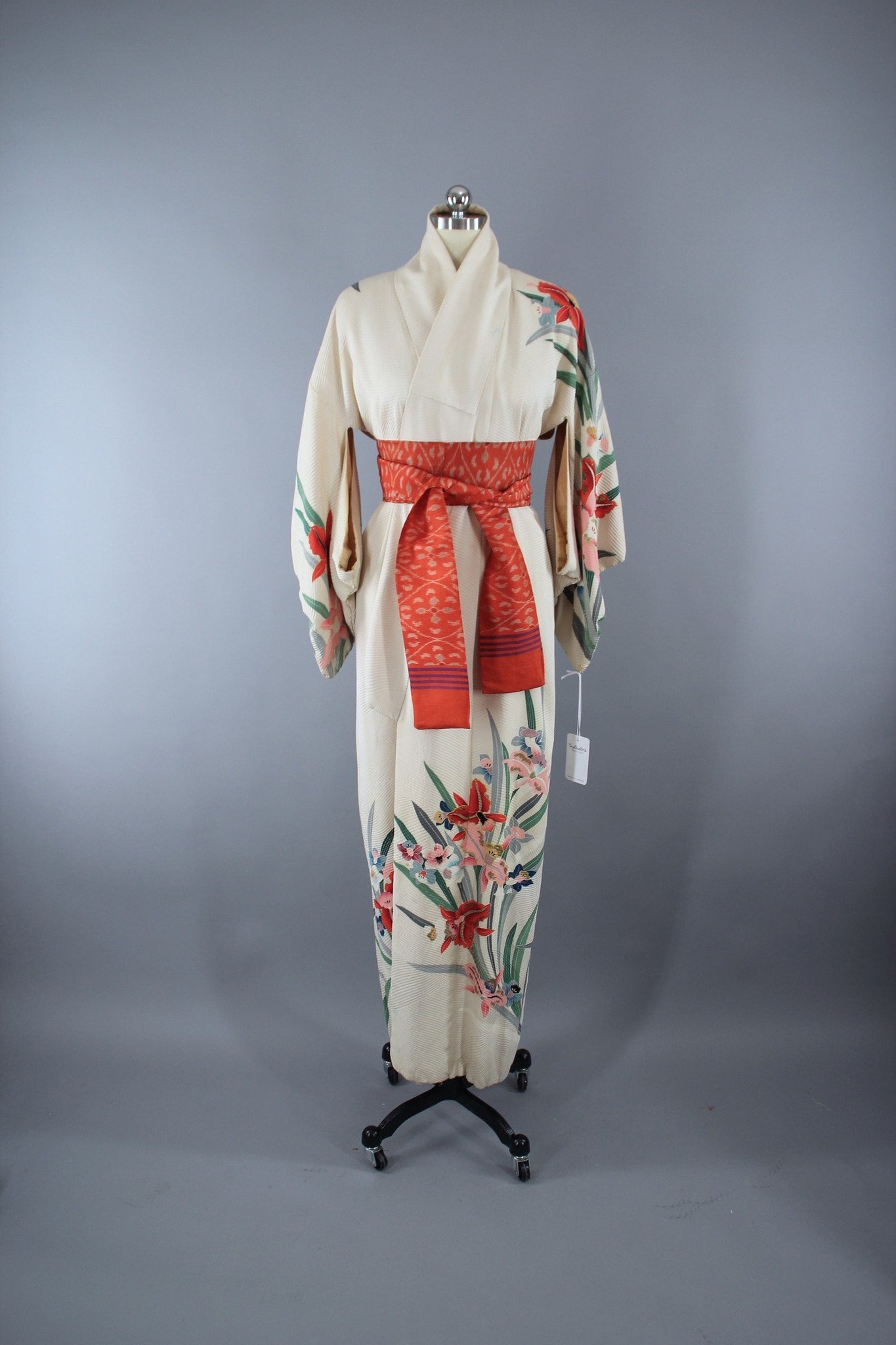 1940s Vintage Silk Kimono Robe in Ivory with Pink Catalaya Orchids Floral Print - ThisBlueBird