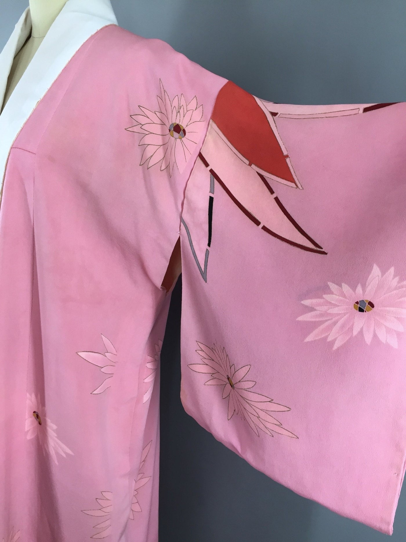 1940s Vintage Silk Kimono Robe in Pink Art Deco Floral - ThisBlueBird