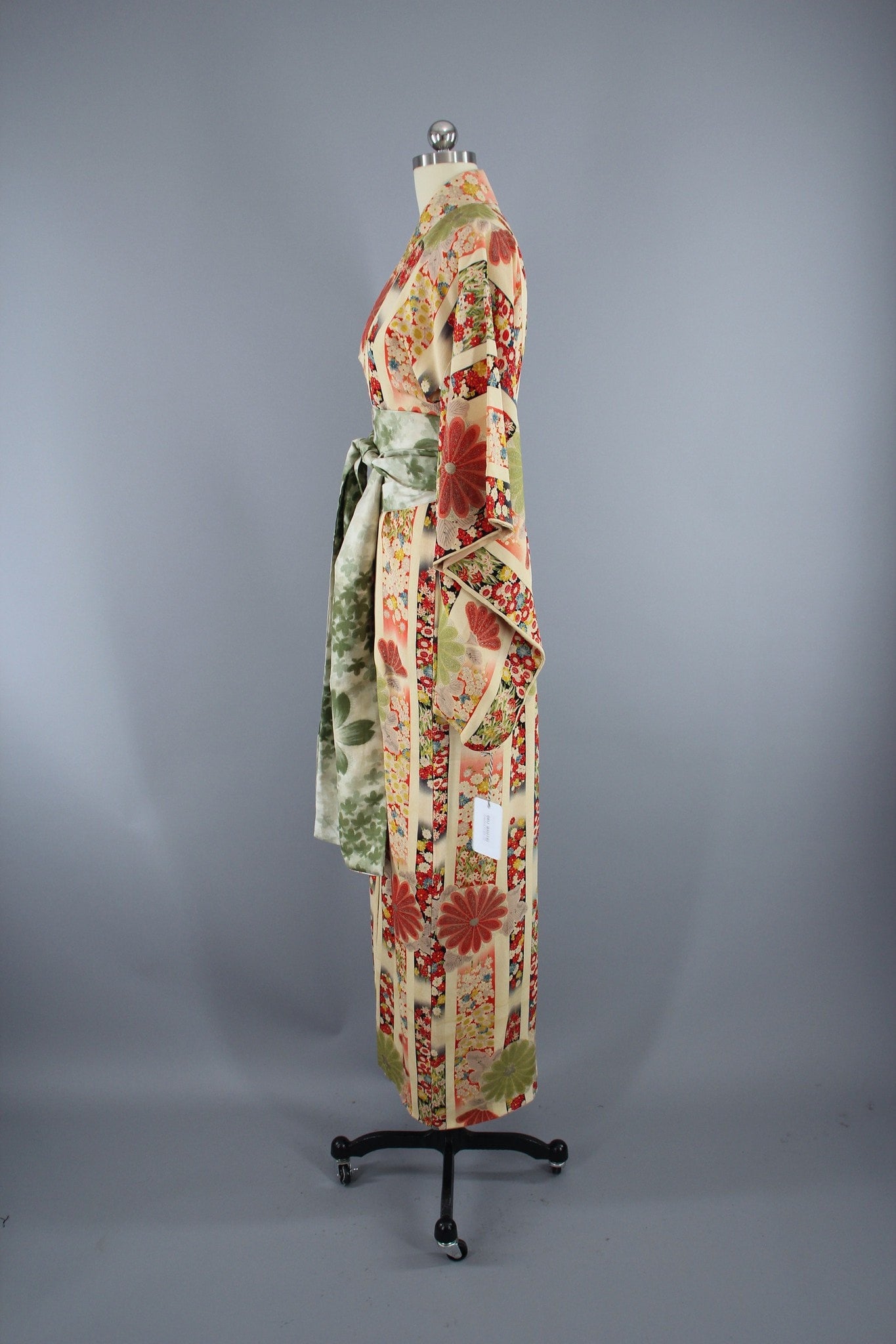 1940s Vintage Silk Kimono Robe / Ivory Red Floral Print - ThisBlueBird