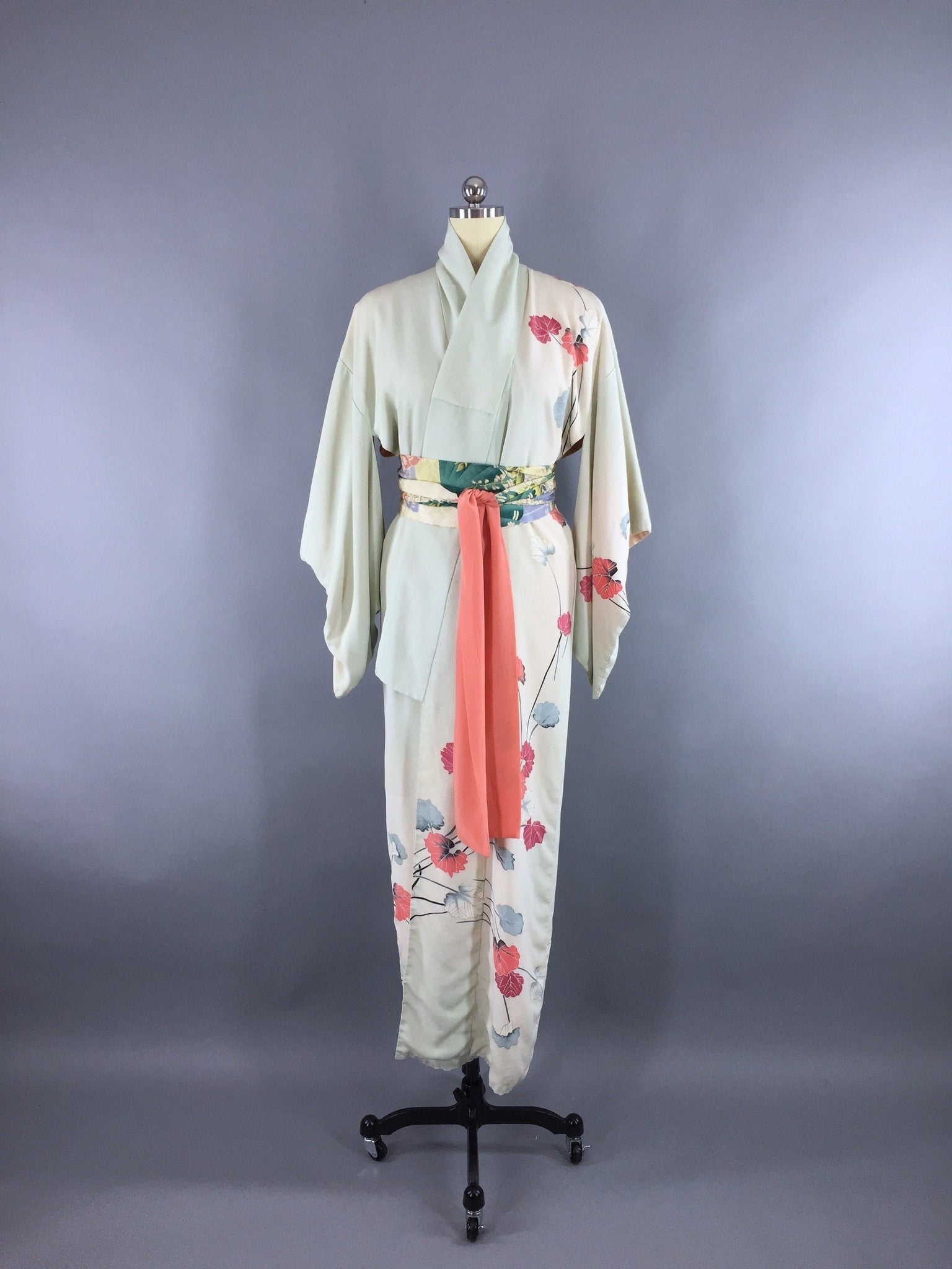 1940s Vintage Silk Kimono Robe / Pale Green Floral Print – ThisBlueBird