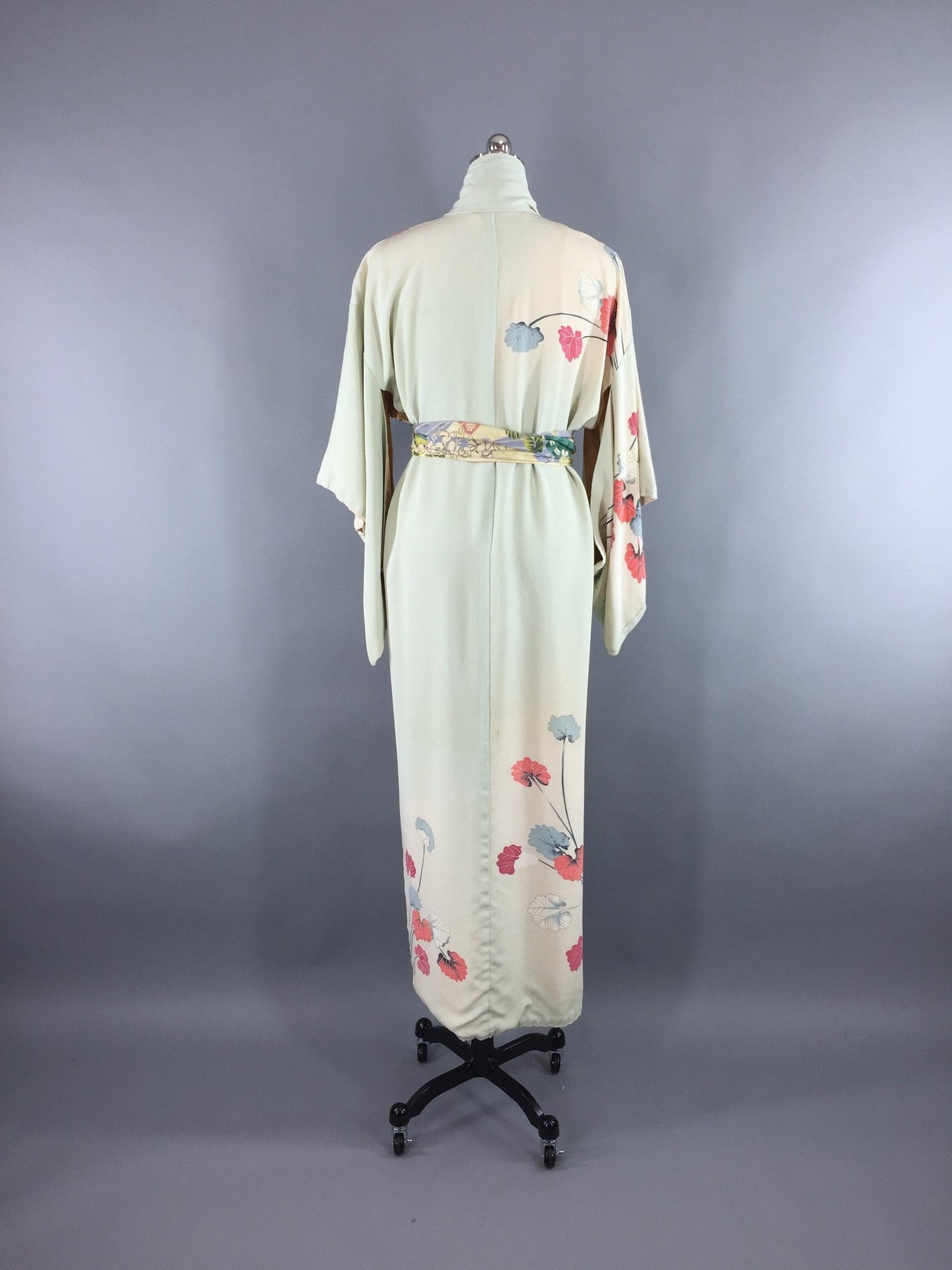 1940s Vintage Silk Kimono Robe / Pale Green Floral Print – ThisBlueBird