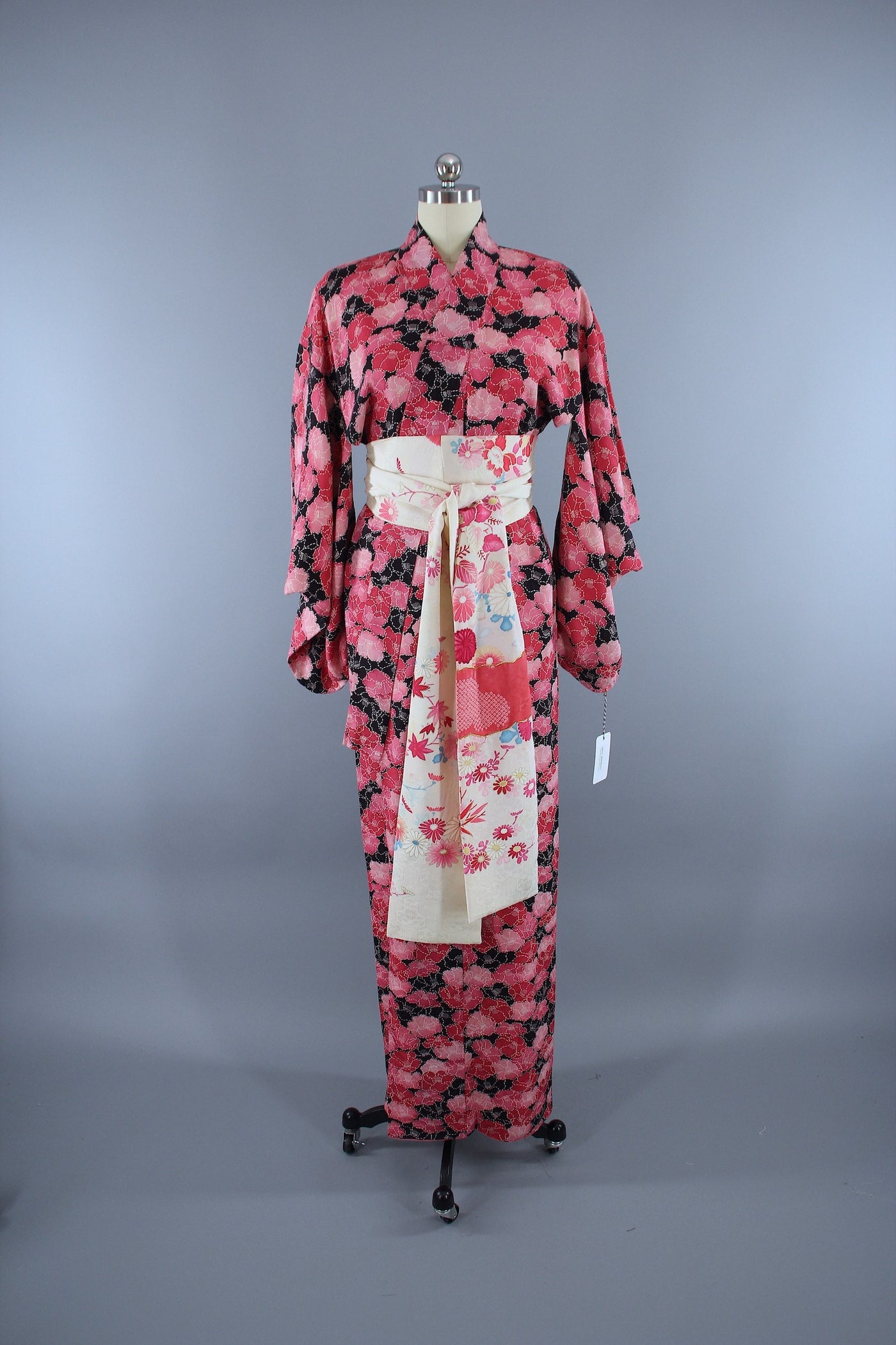 Vintage Silk Kimono Robe / Pink Floral Sashiko Print – ThisBlueBird