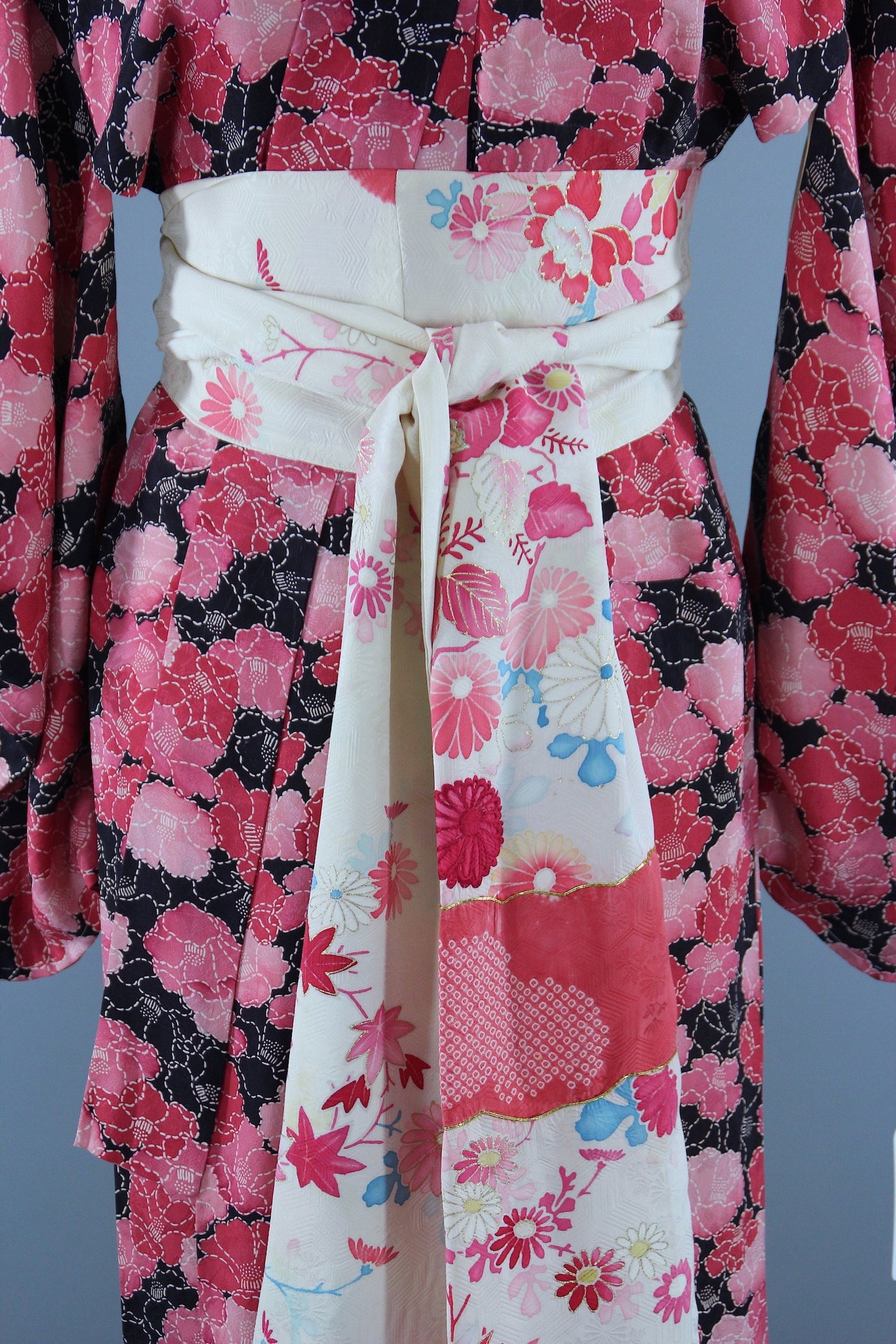 1940s Vintage Silk Kimono Robe / Pink & Black Floral Sashiko Print - ThisBlueBird