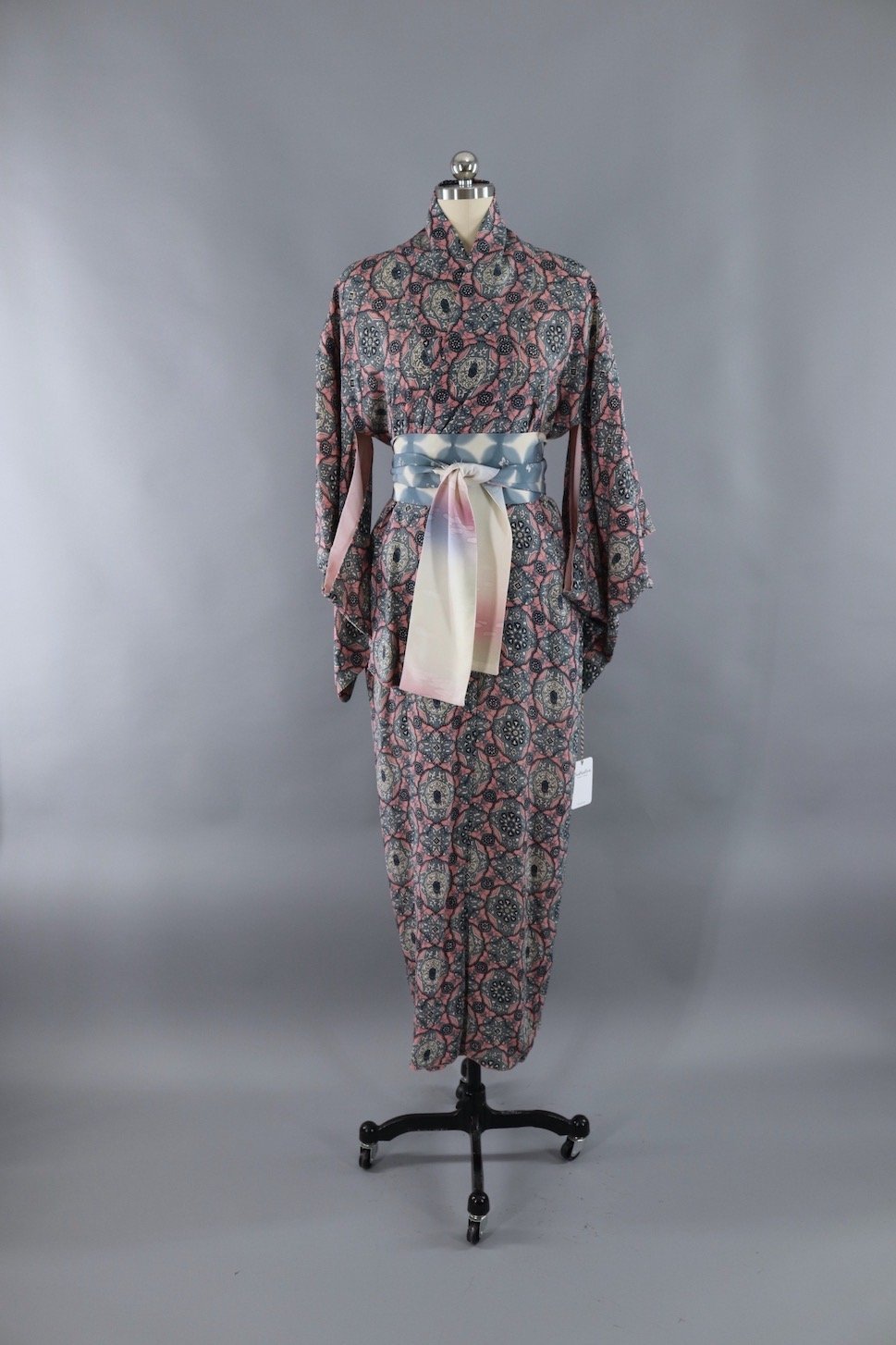 1940s Vintage Silk Kimono Robe / Pink &amp; Grey Arabesque Print - ThisBlueBird
