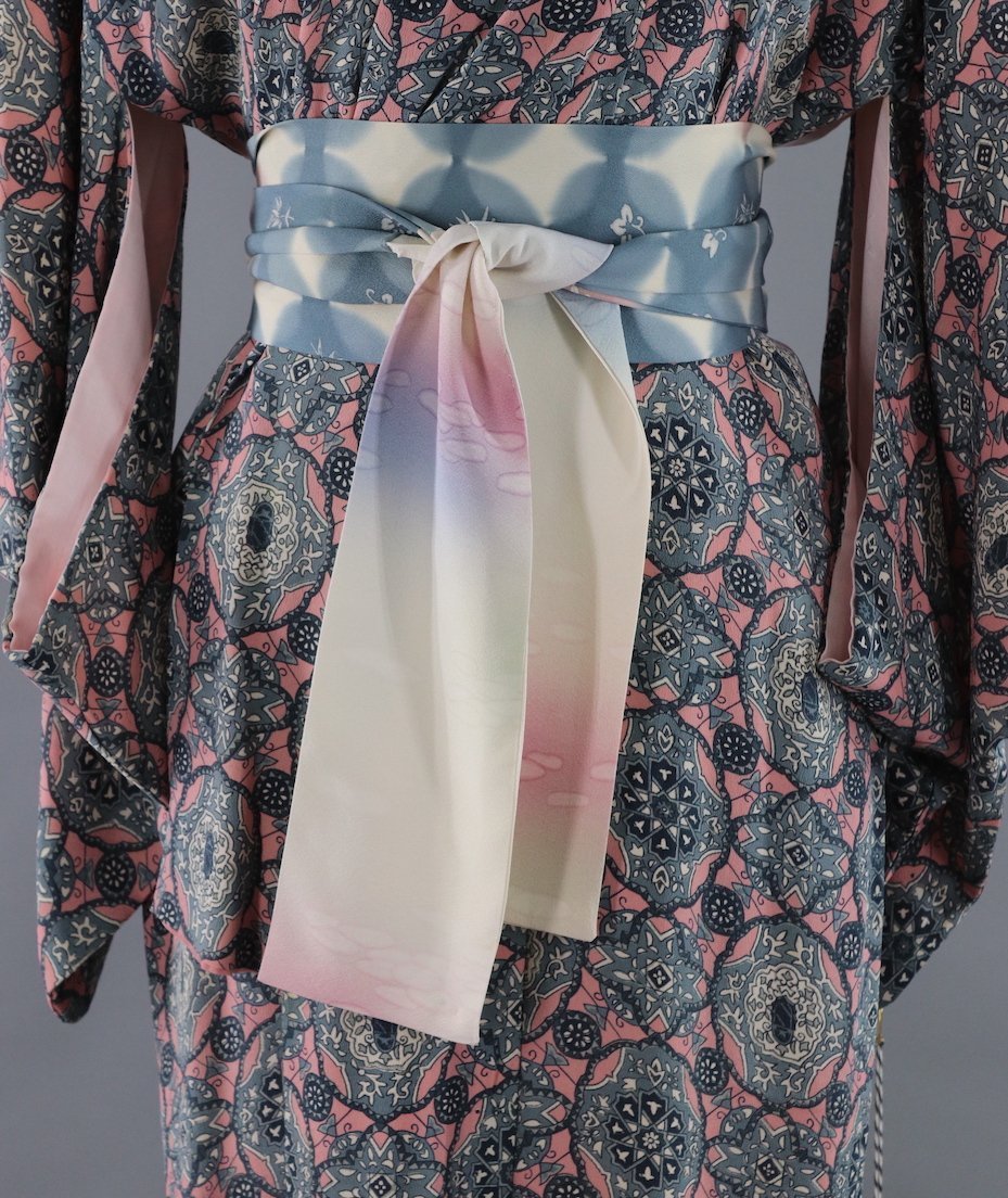 1940s Vintage Silk Kimono Robe / Pink & Grey Arabesque Print - ThisBlueBird