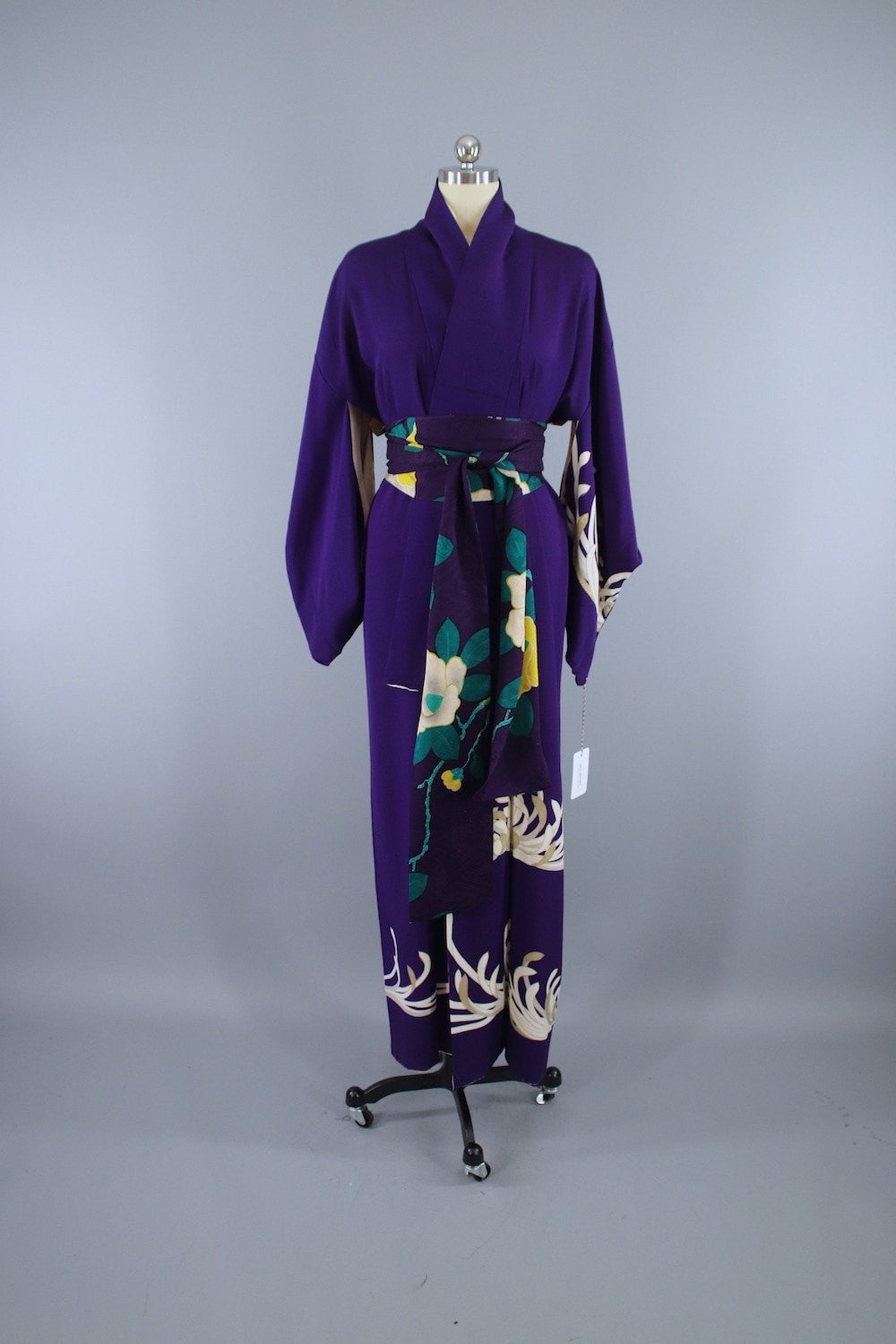 1940s Vintage Silk Kimono Robe / Purple Chrysanthemum Floral - ThisBlueBird