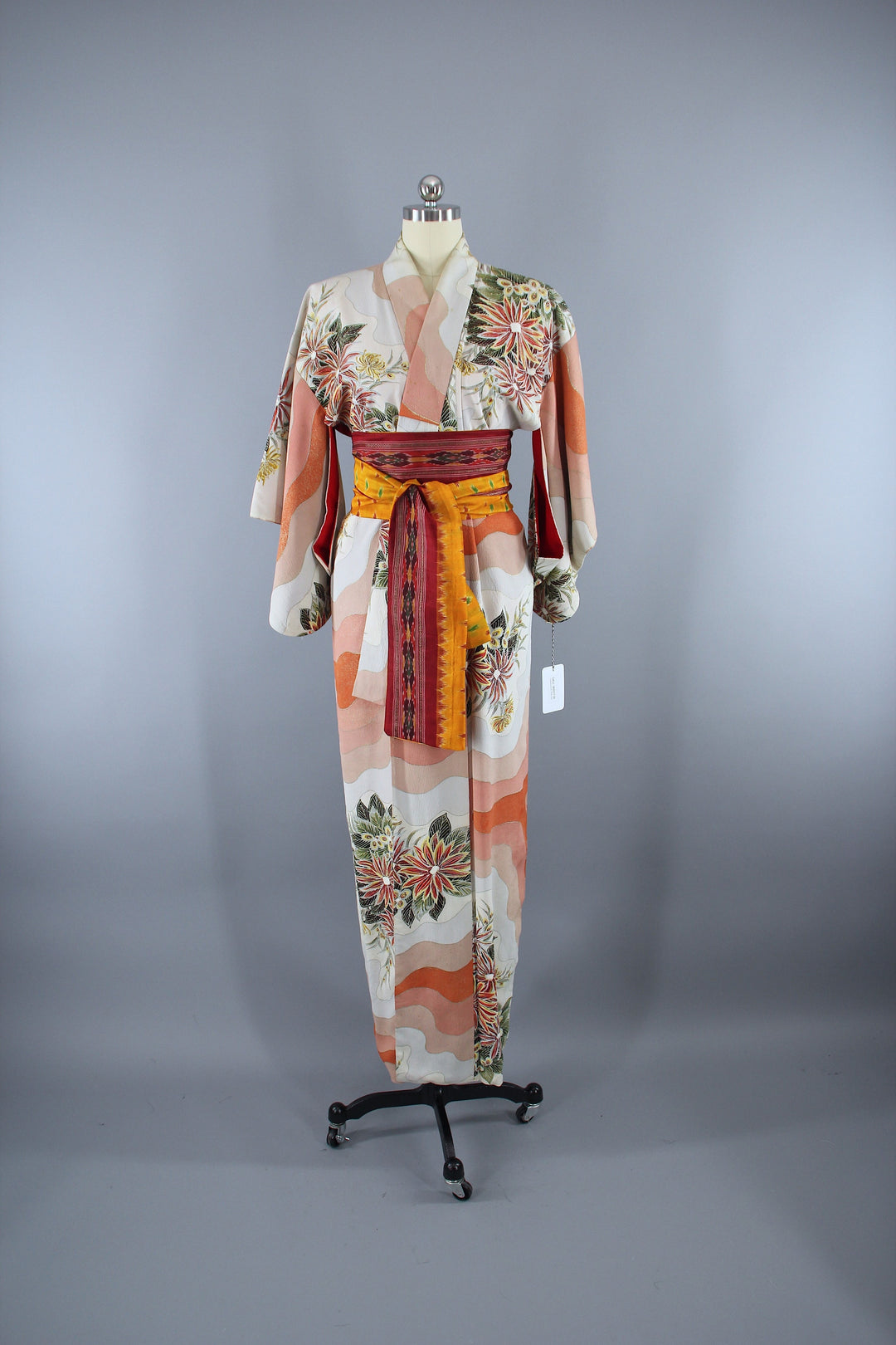 1940s Vintage Silk Kimono Robe / White Terra Cotta Floral Print - ThisBlueBird