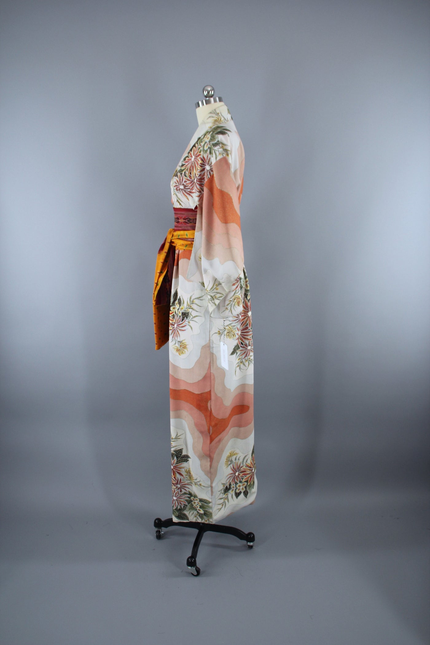 1940s Vintage Silk Kimono Robe / White Terra Cotta Floral Print - ThisBlueBird
