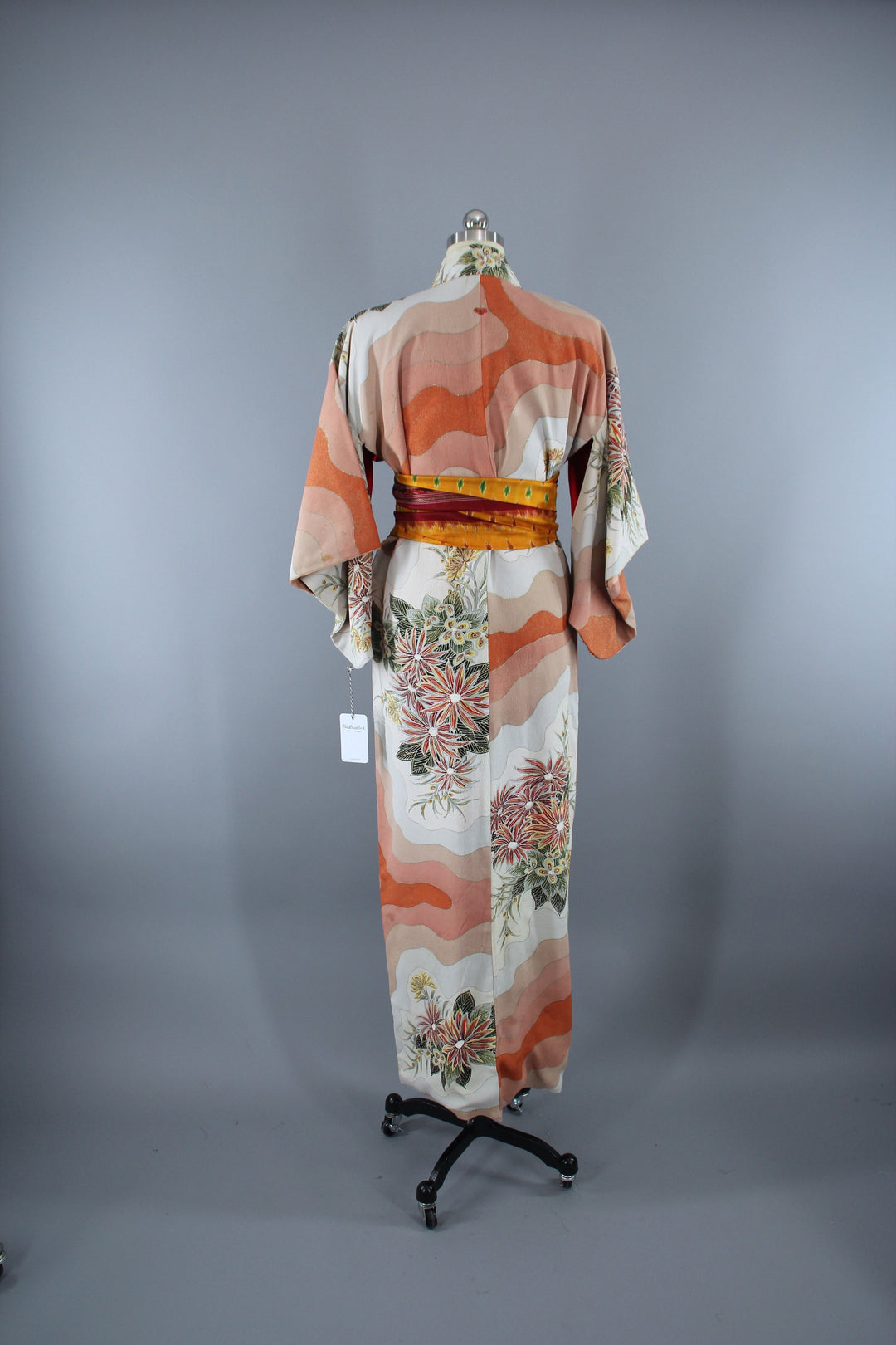 1940s Vintage Silk Kimono Robe / White Terra Cotta Floral Print - ThisBlueBird
