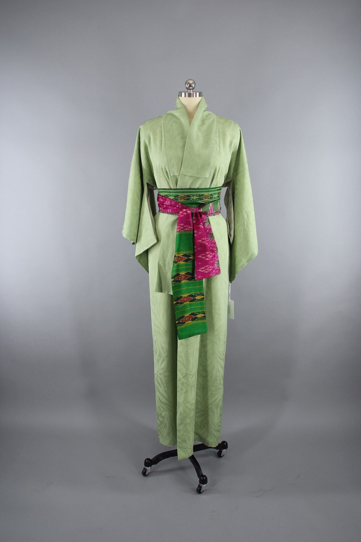 1940s Vintage Silk Kimono Robe with Light Green Bamboo Leaves - ThisBlueBird