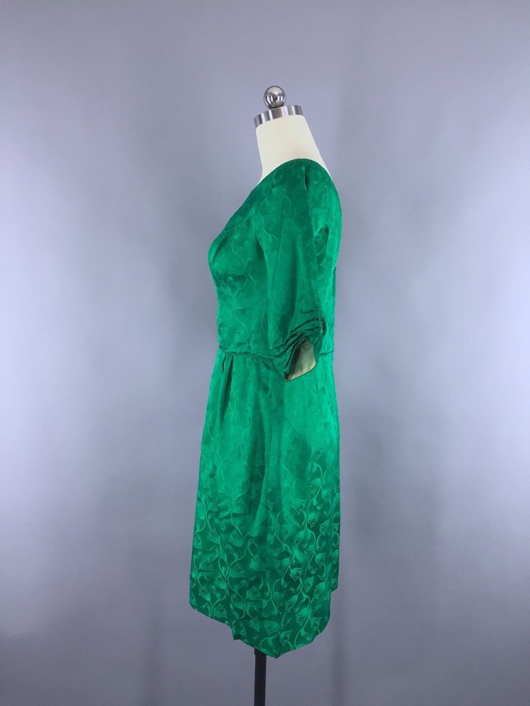 green emerald velvet dress Recreation of 1950s Emerald Green Party Dress main image 0