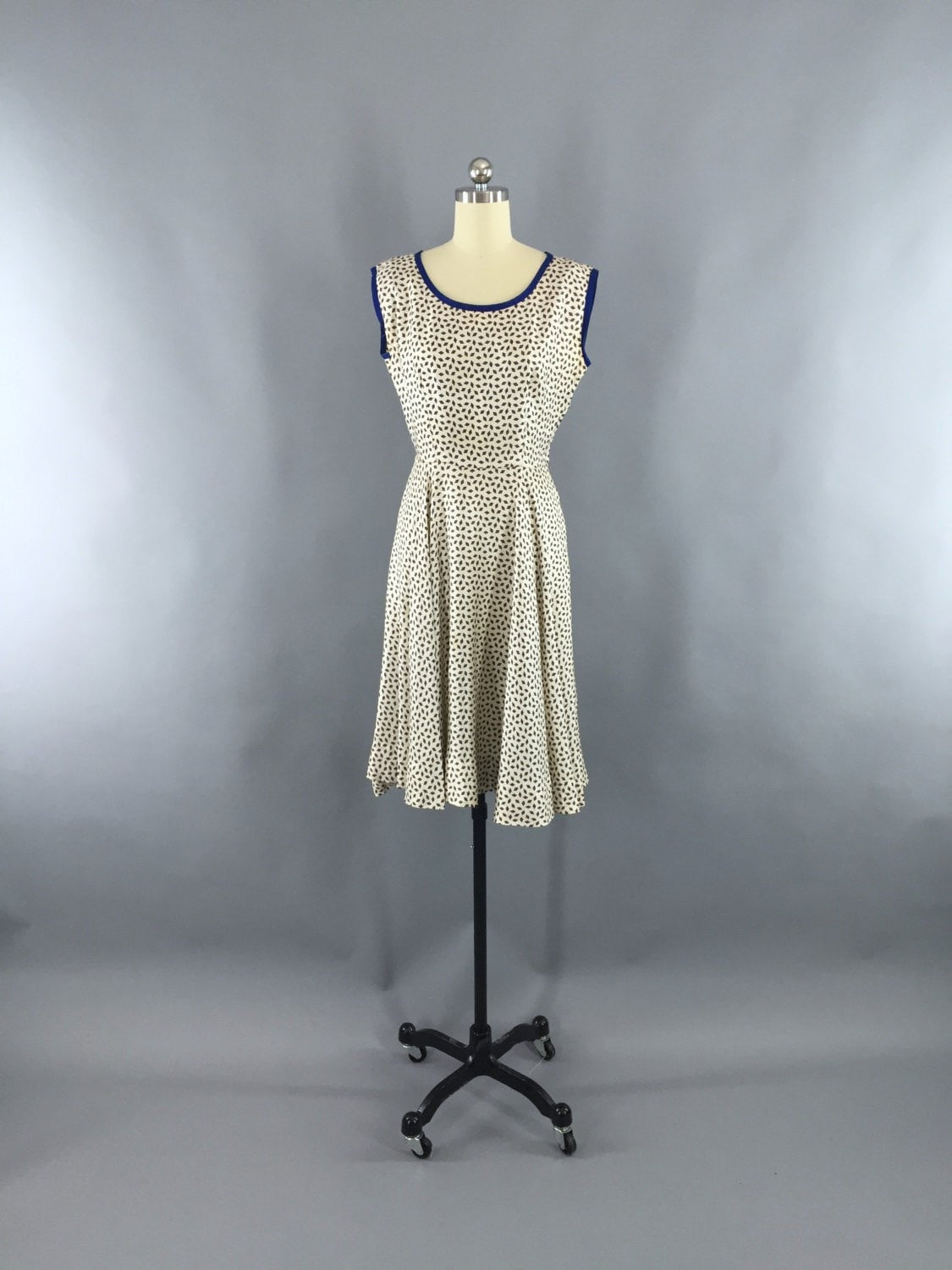 1950s Vintage Ivory Novelty Print Dress - ThisBlueBird