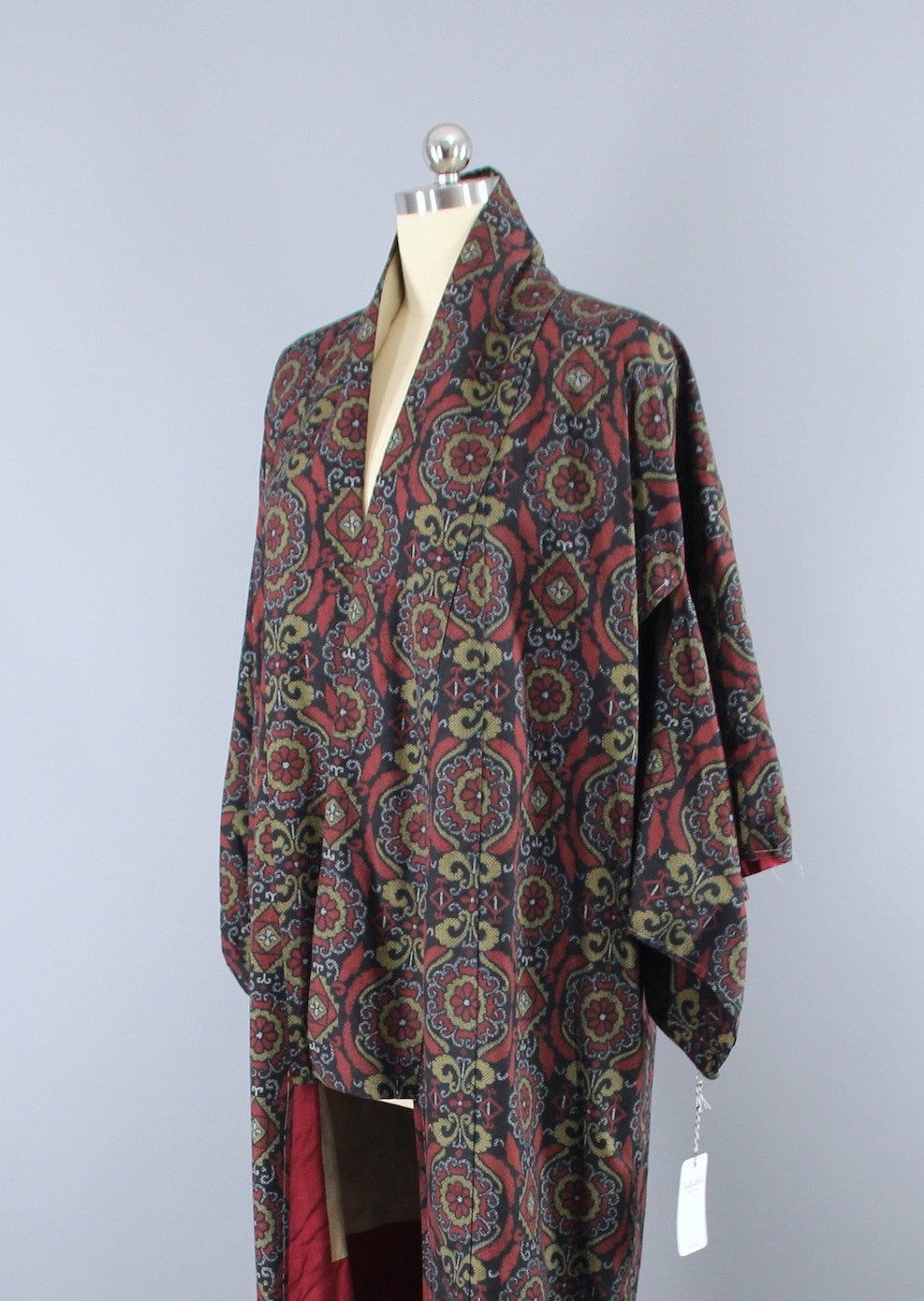 1950s Vintage Kimono Robe / Black Ikat Baroque Print - ThisBlueBird