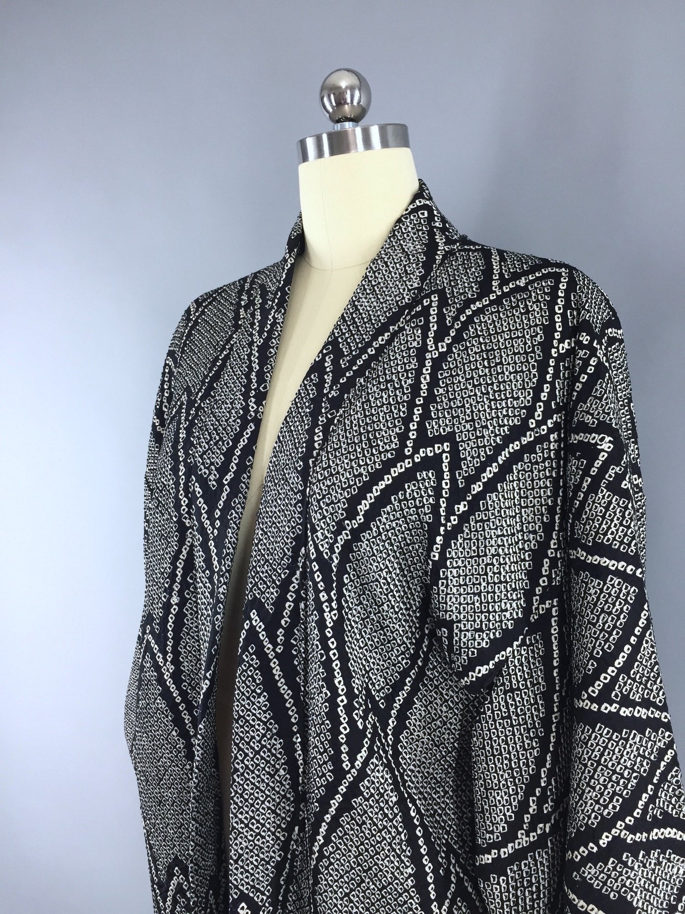1950s Vintage Silk Haori Kimono Cardigan Jacket in Black and White Shibori - ThisBlueBird