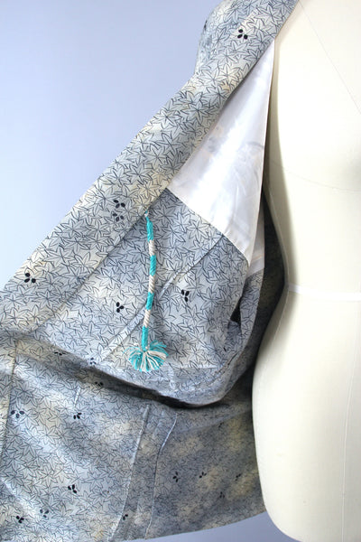 1950s Vintage Silk Haori Kimono Jacket Cardigan / Pale Blue Leaves Print - ThisBlueBird