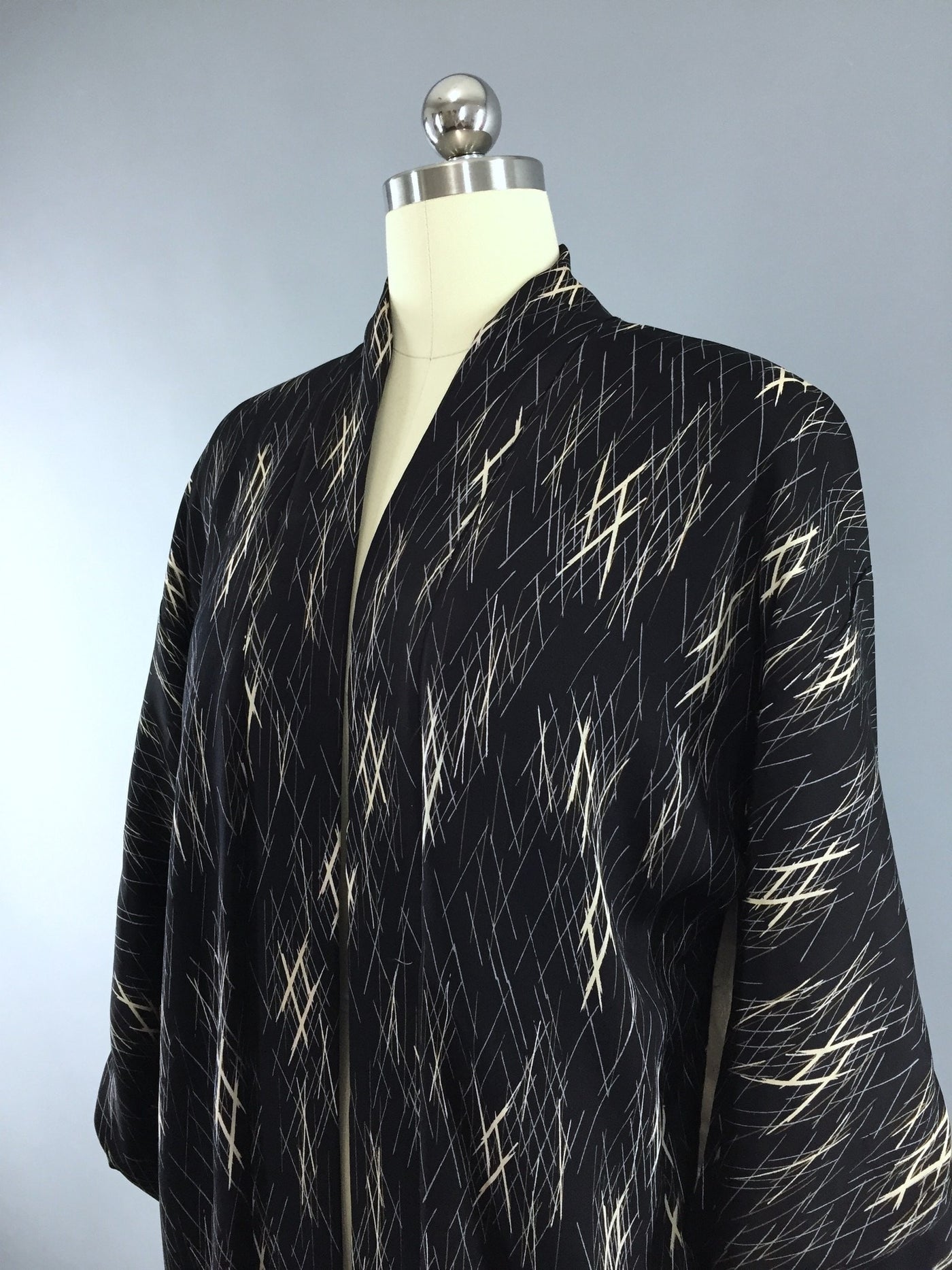 1950s Vintage Silk Kimono Jacket / Silk Haori Kimono Cardigan / Black Abstract - ThisBlueBird
