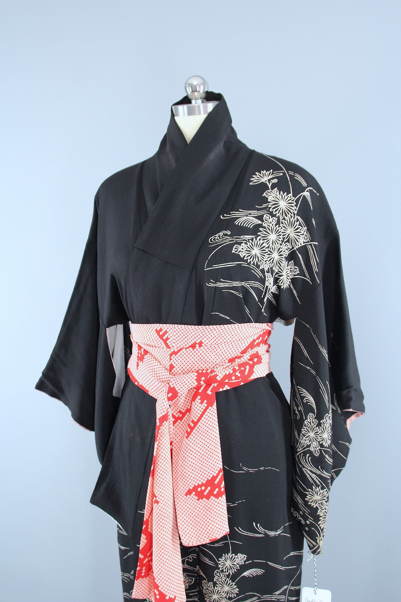 1950s Vintage Silk Kimono Robe / Black & White Floral - ThisBlueBird