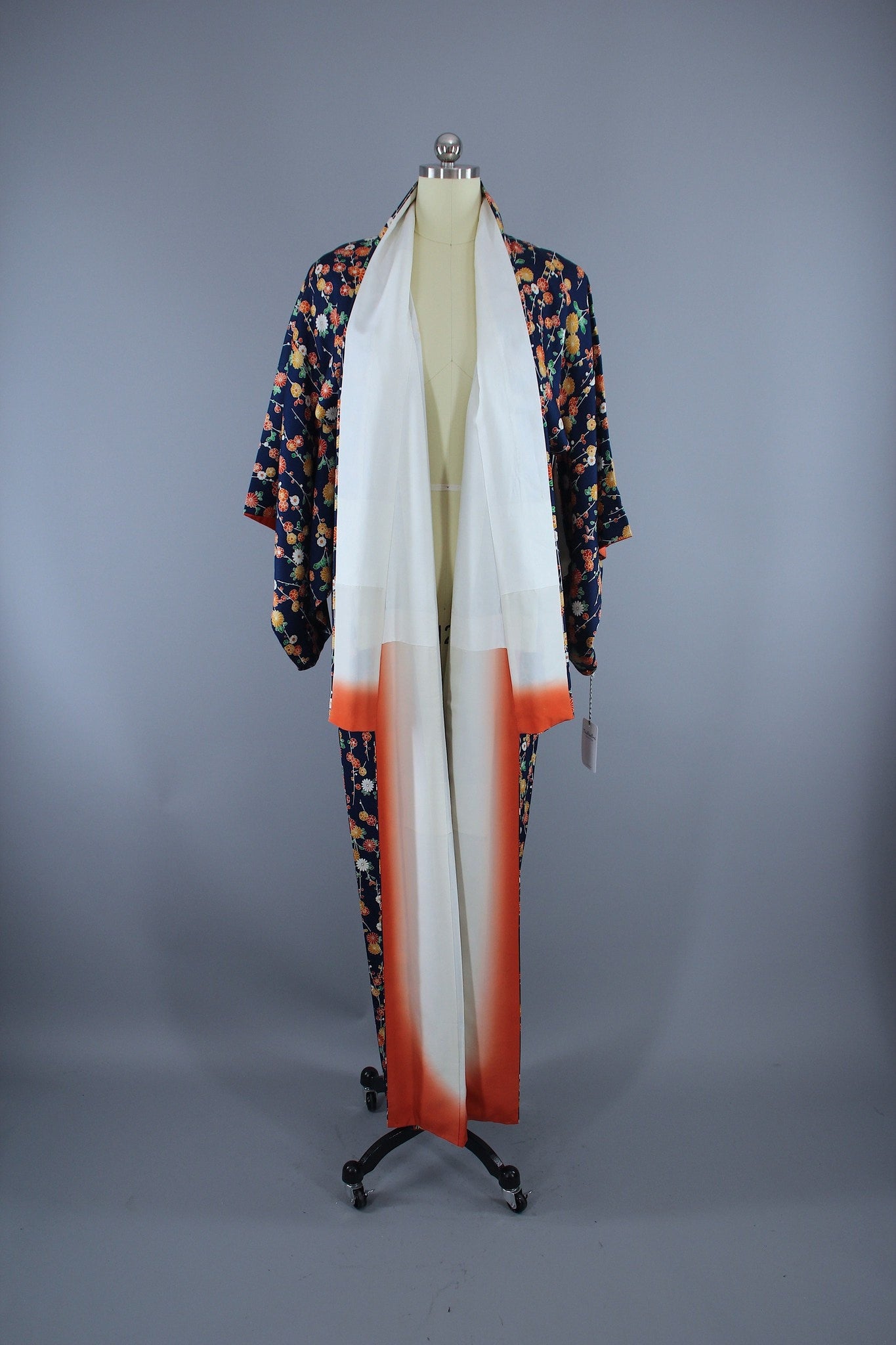 1950s Vintage Silk Kimono Robe / Blue Floral Daisy Chains - ThisBlueBird