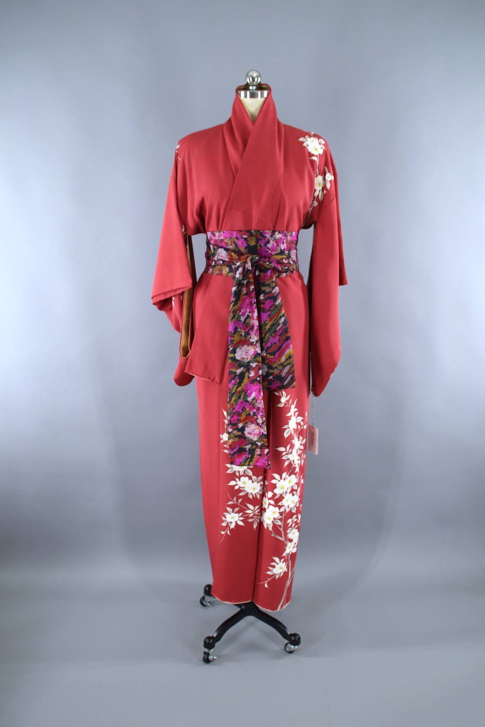 1950s Vintage Silk Kimono Robe / Brick Red Dogwood Floral Print - ThisBlueBird