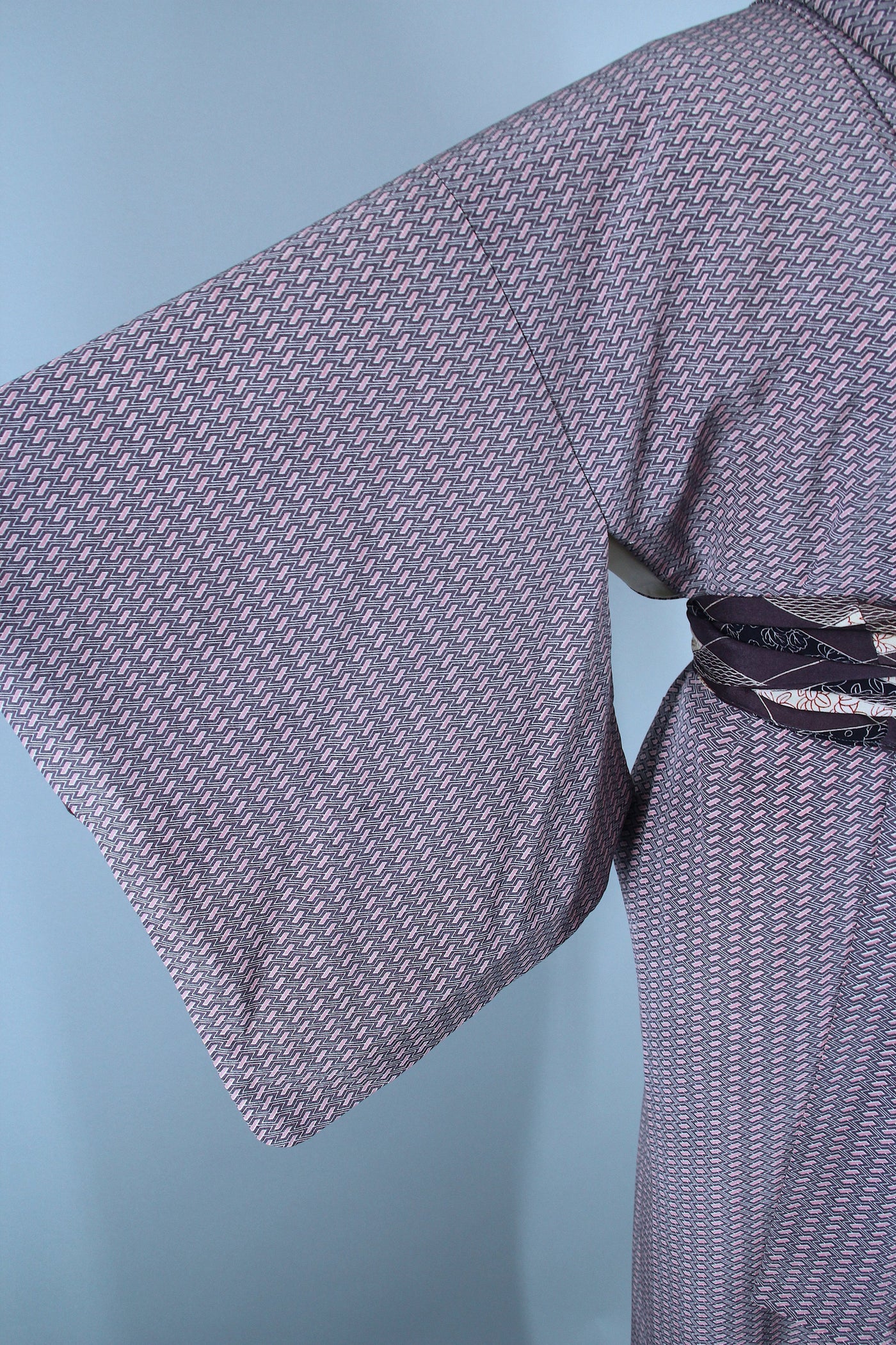 1950s Vintage Silk Kimono Robe / Grey Purple Geometric Print – ThisBlueBird