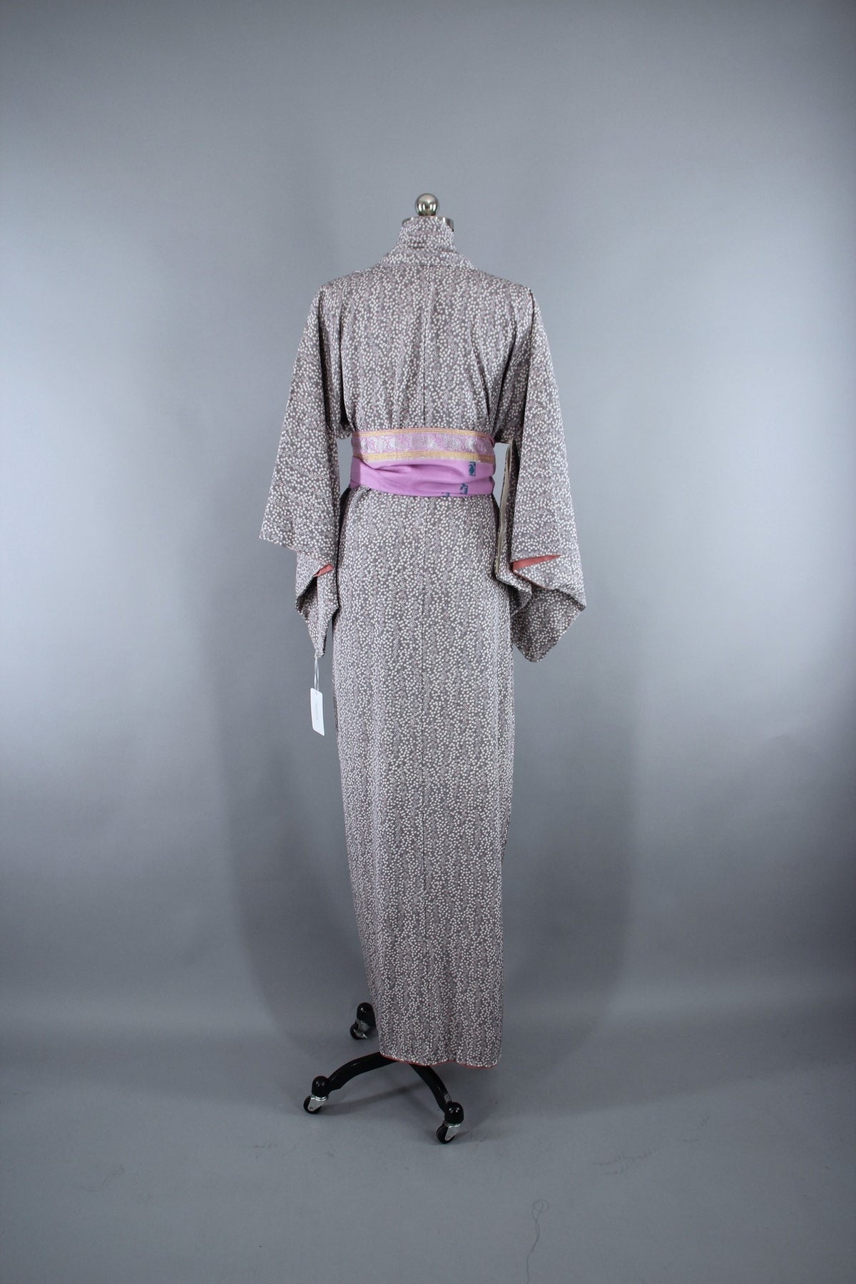 1950s Vintage Silk Kimono Robe in Dove Grey Floral Print – ThisBlueBird
