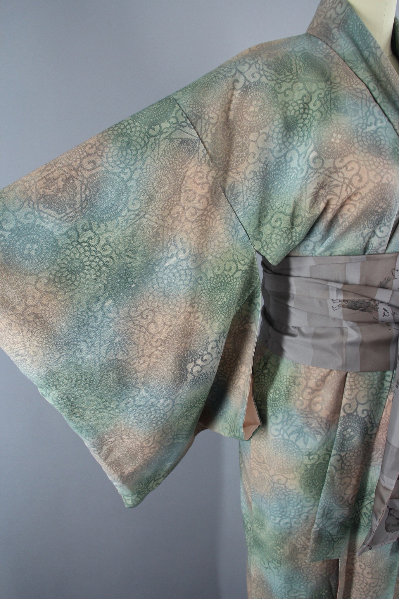 1950s Vintage Silk Kimono Robe in Green Ombre Damask - ThisBlueBird